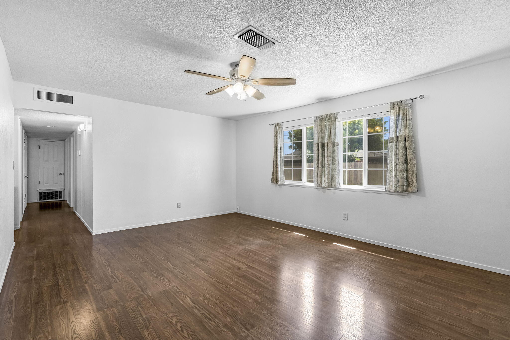 2021 Fairmont Dr, Hanford, CA 93230