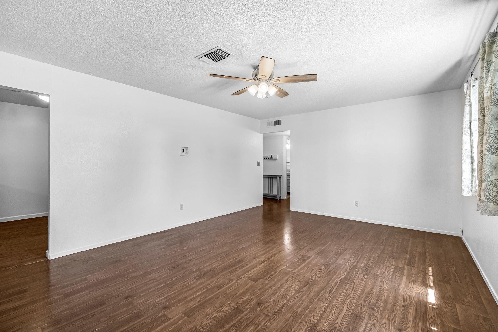 2021 Fairmont Dr, Hanford, CA 93230