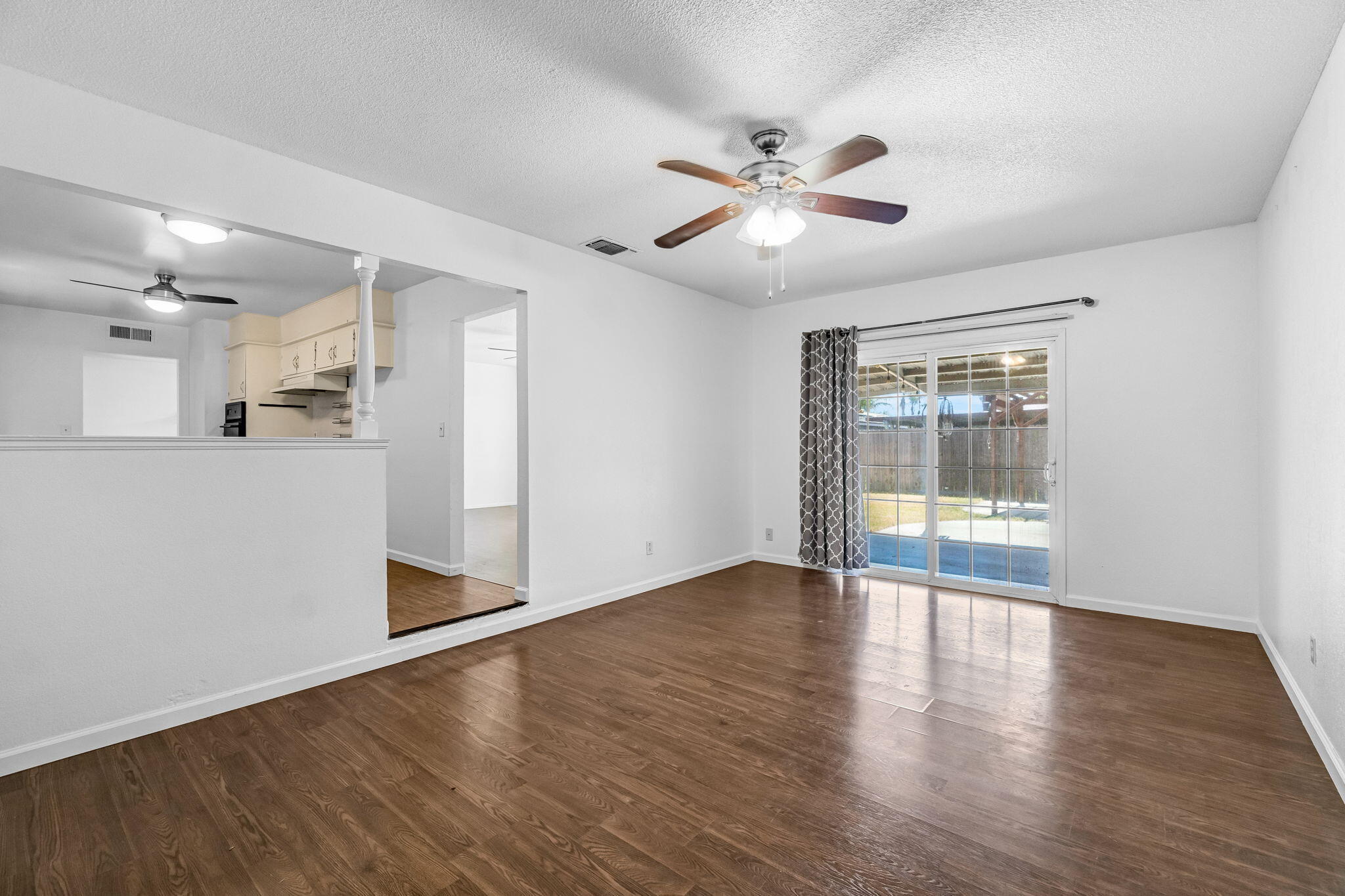 2021 Fairmont Dr, Hanford, CA 93230