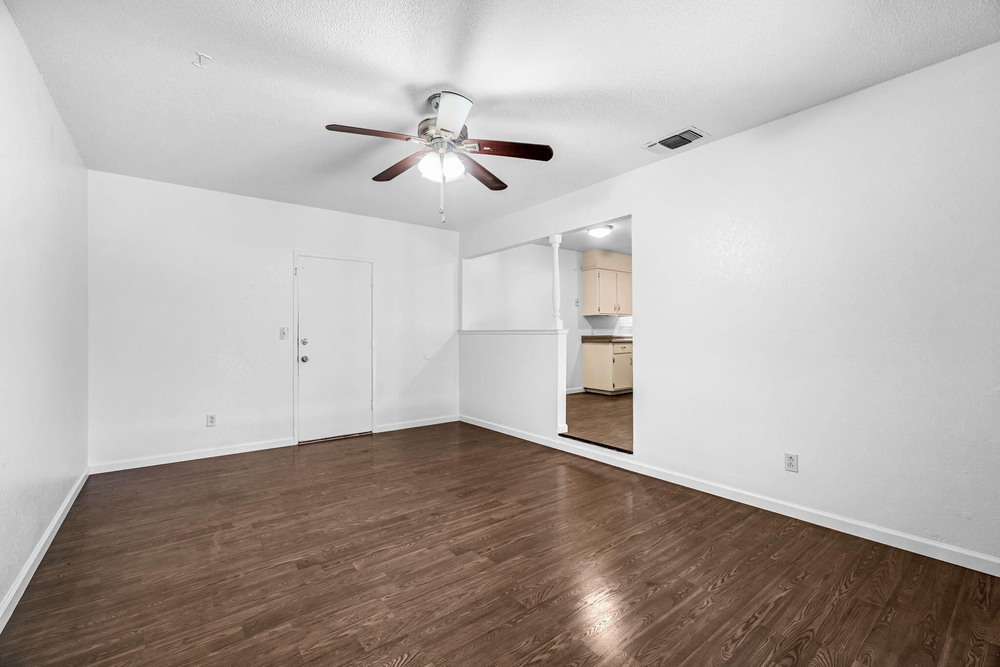 2021 Fairmont Dr, Hanford, CA 93230