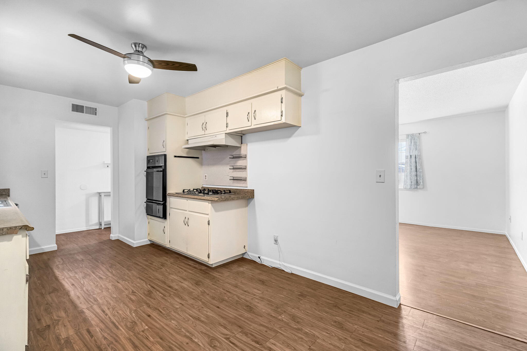 2021 Fairmont Dr, Hanford, CA 93230
