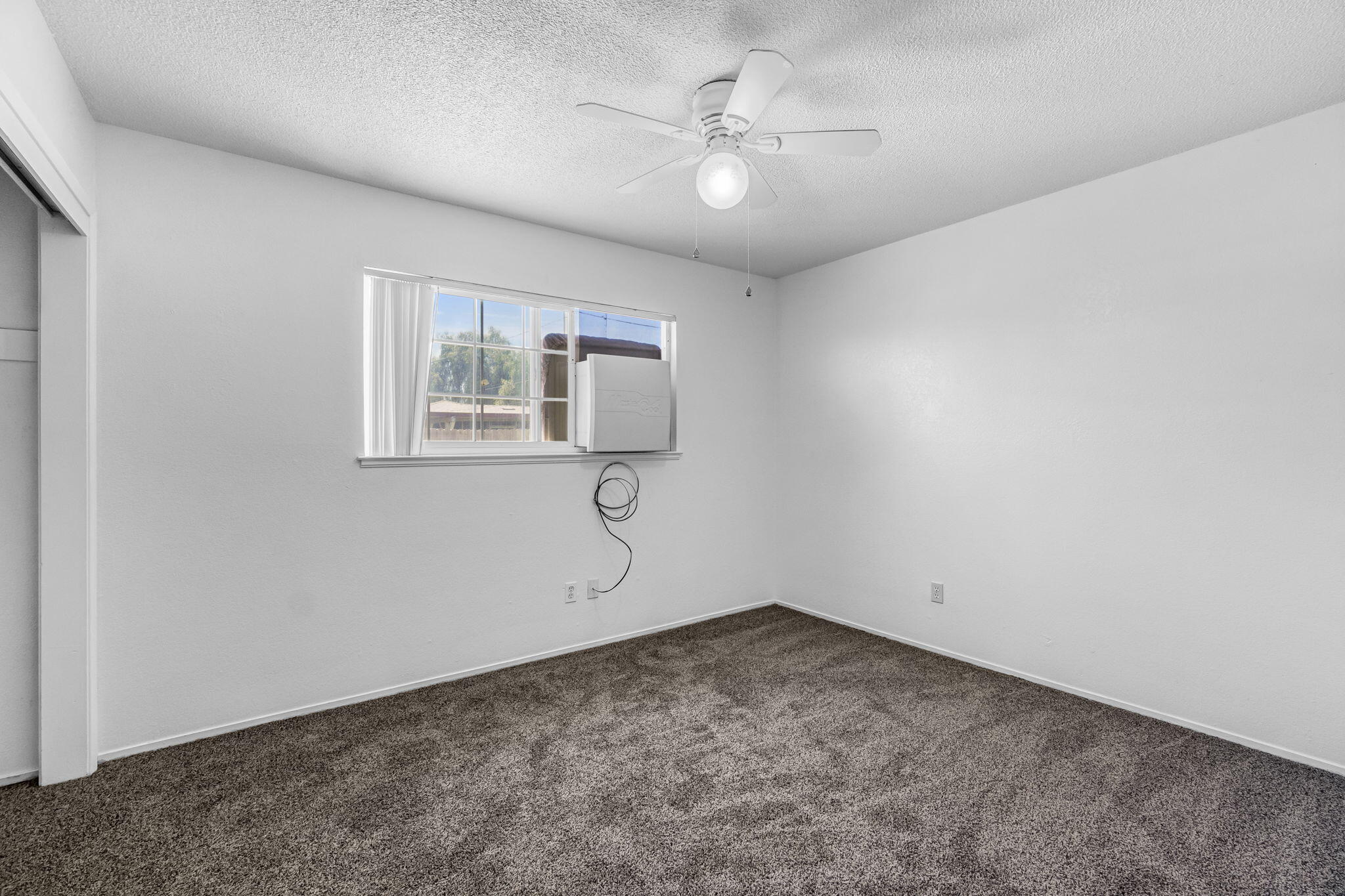 2021 Fairmont Dr, Hanford, CA 93230