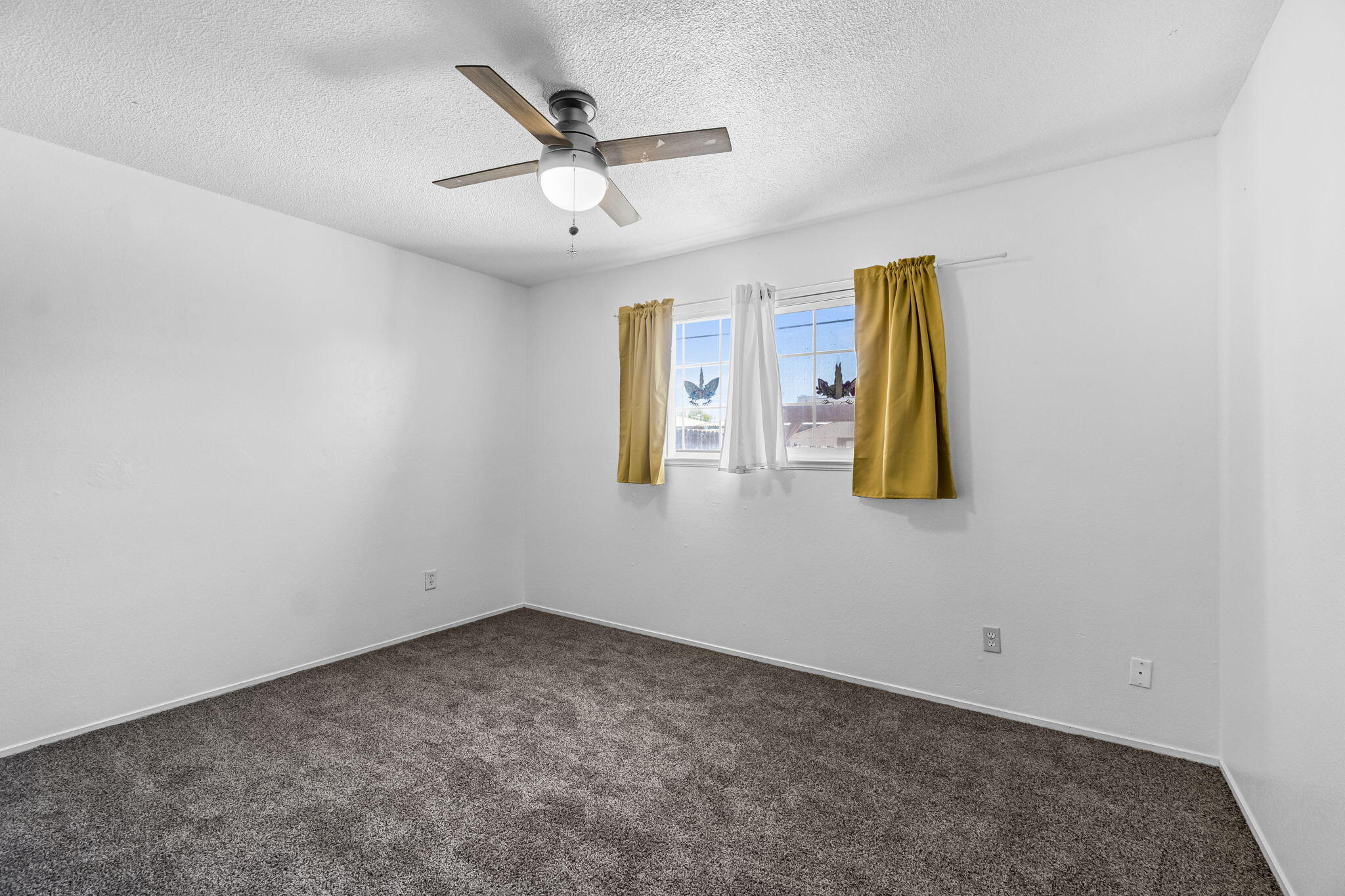 2021 Fairmont Dr, Hanford, CA 93230