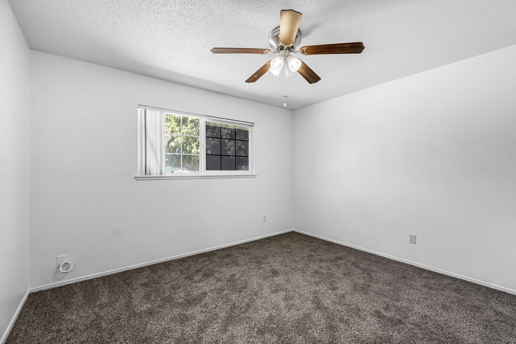 2021 Fairmont Dr, Hanford, CA 93230