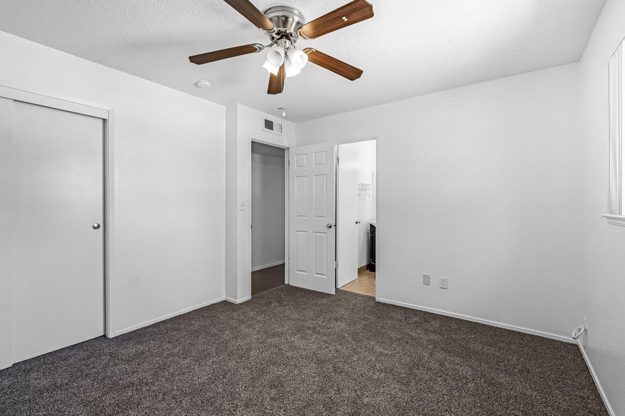 2021 Fairmont Dr, Hanford, CA 93230