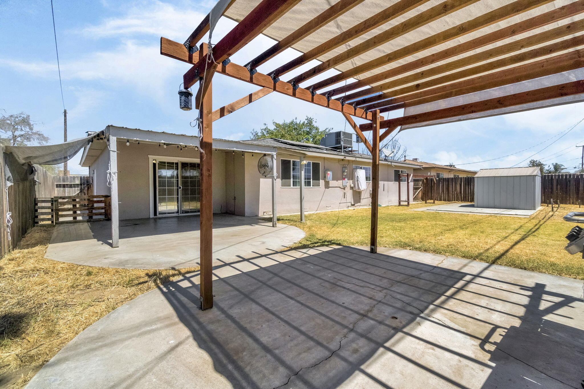 2021 Fairmont Dr, Hanford, CA 93230