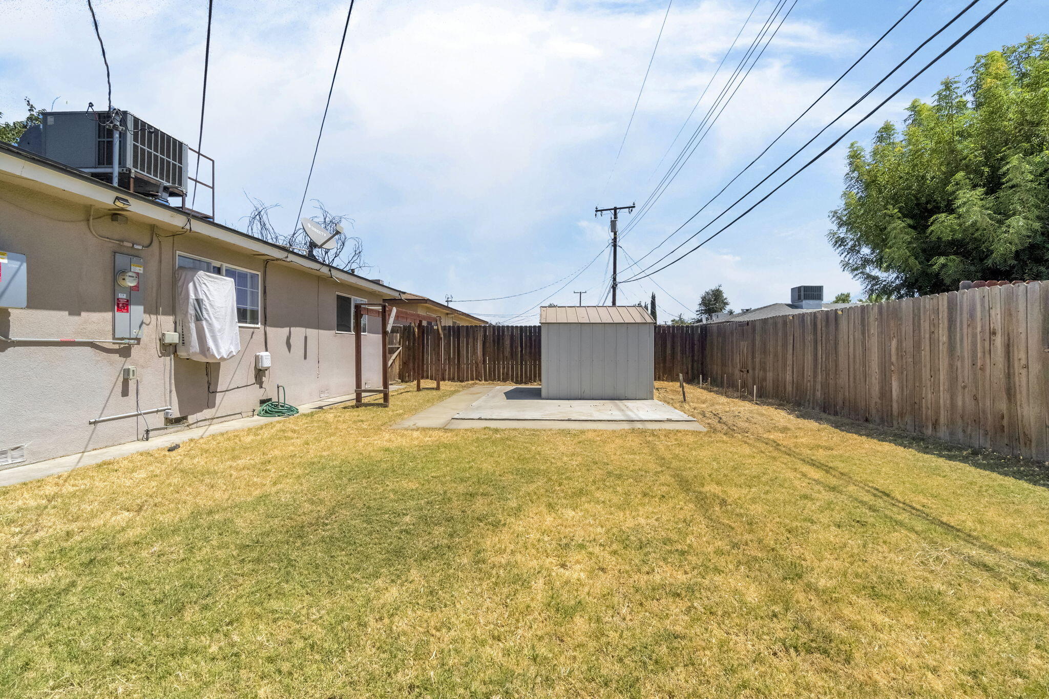 2021 Fairmont Dr, Hanford, CA 93230