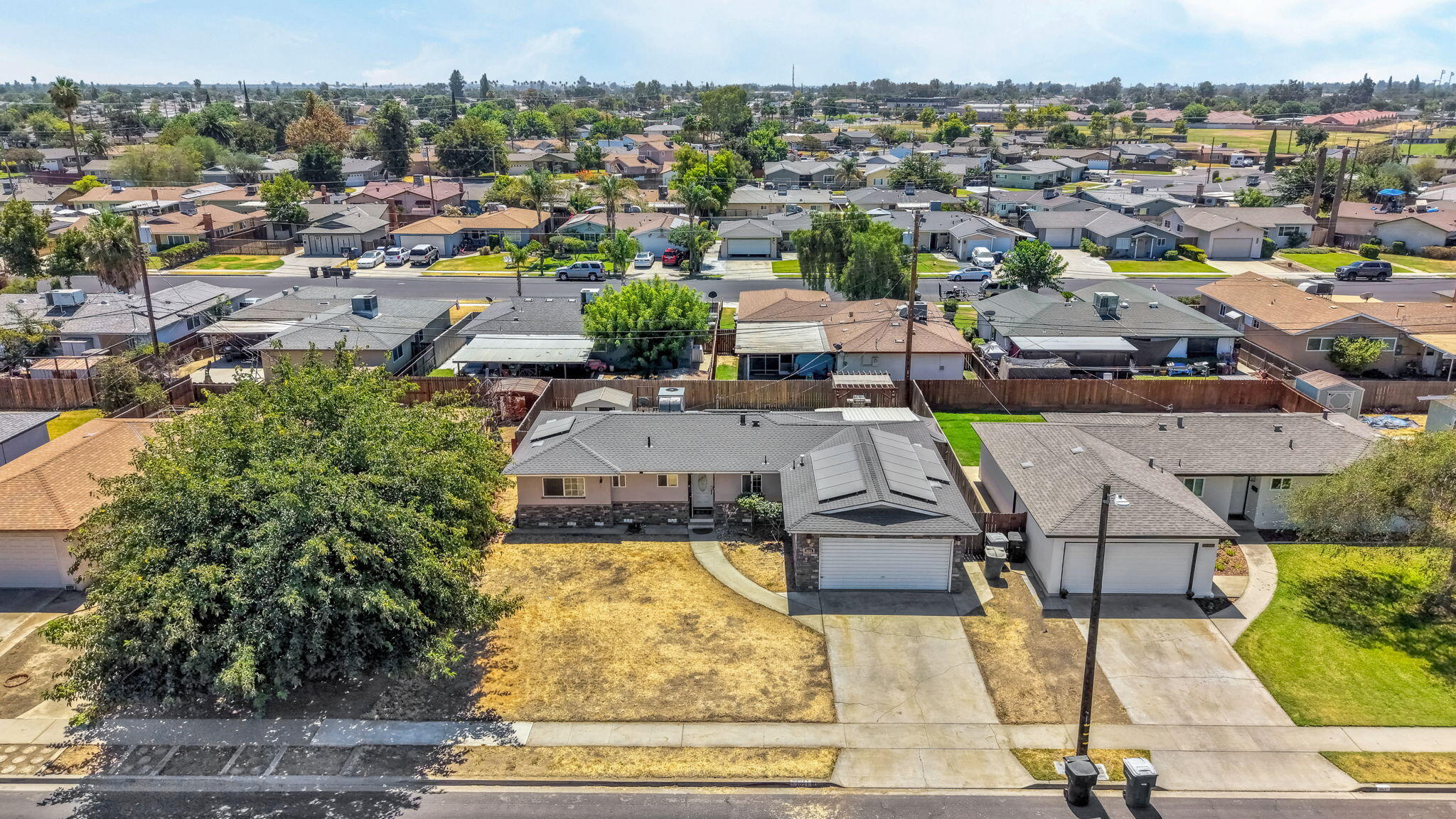 2021 Fairmont Dr, Hanford, CA 93230
