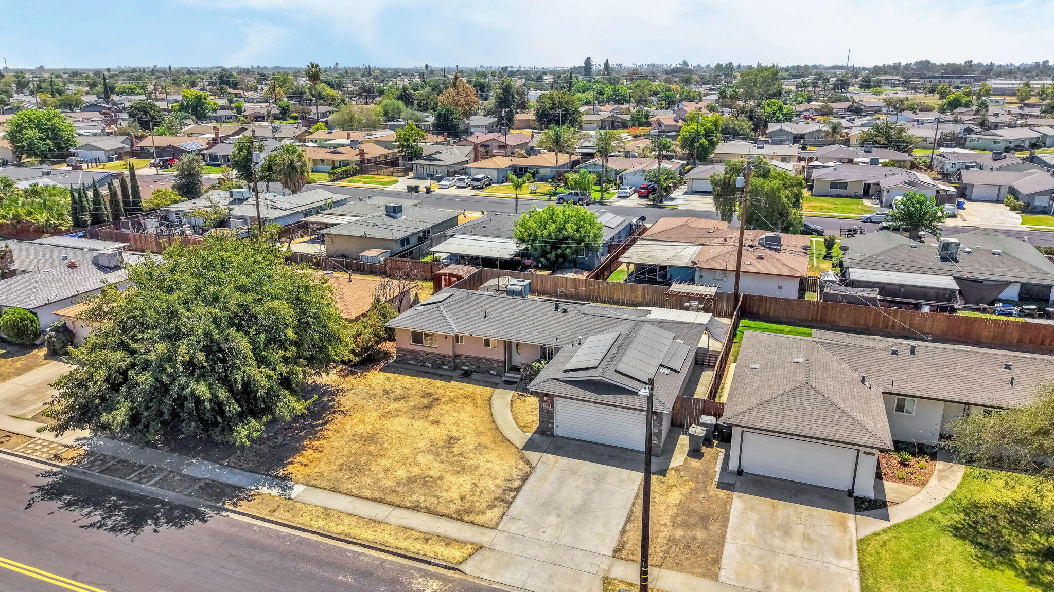 2021 Fairmont Dr, Hanford, CA 93230