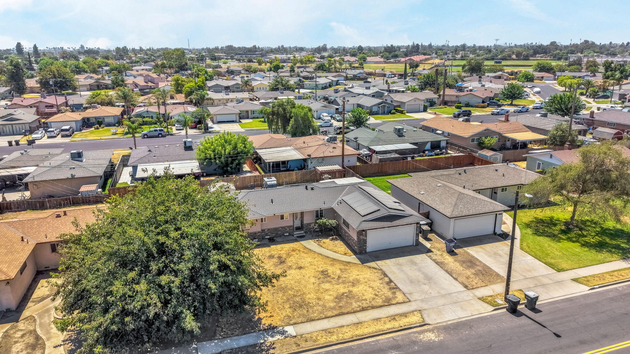 2021 Fairmont Dr, Hanford, CA 93230