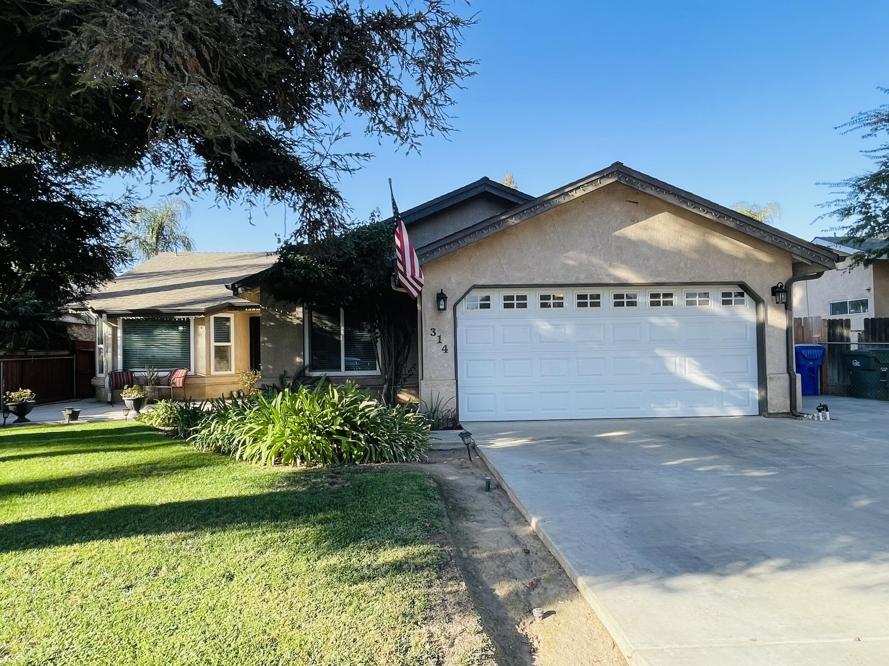 314 W Greg St, Farmersville, CA 93223
