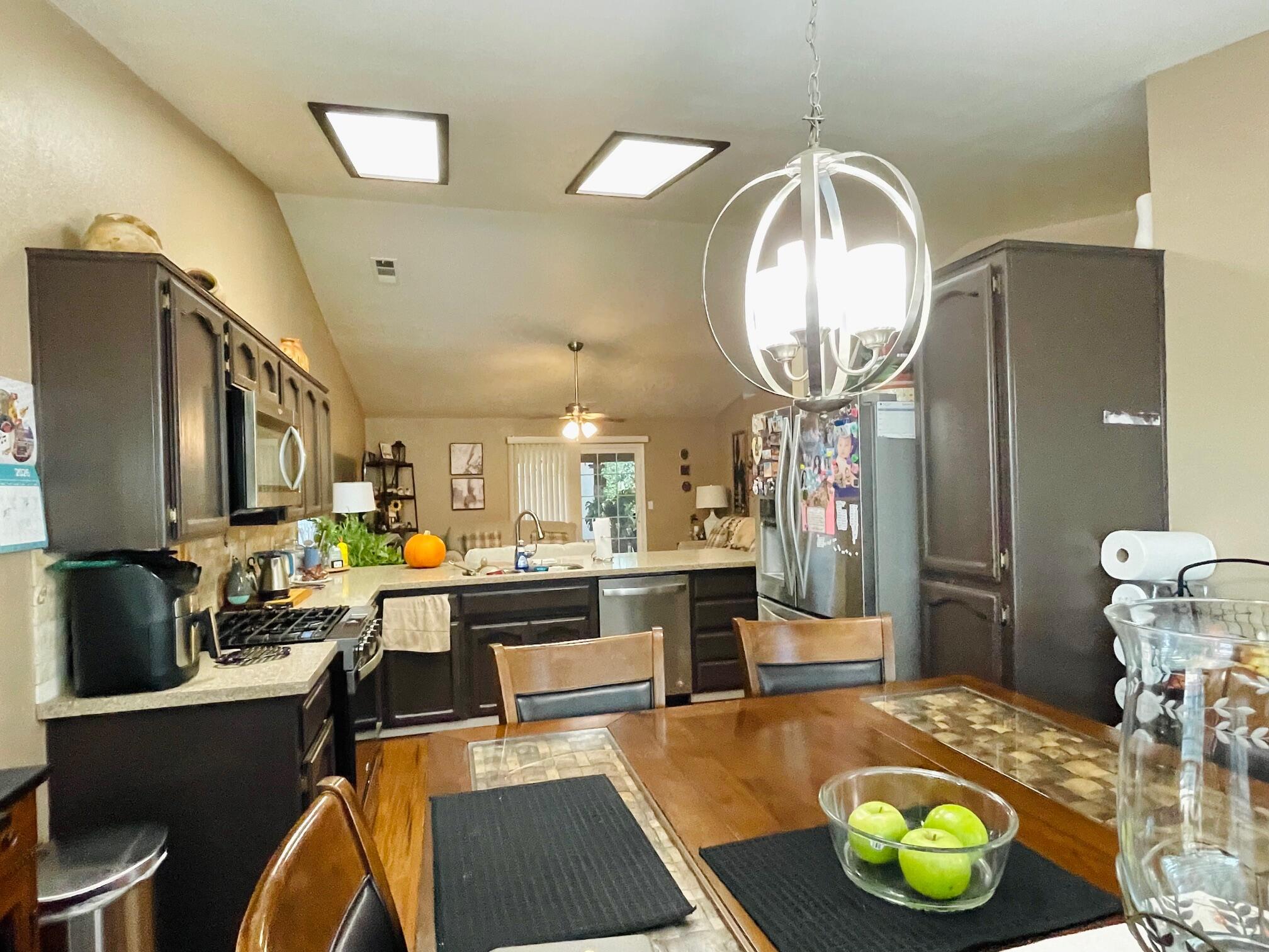 314 W Greg St, Farmersville, CA 93223