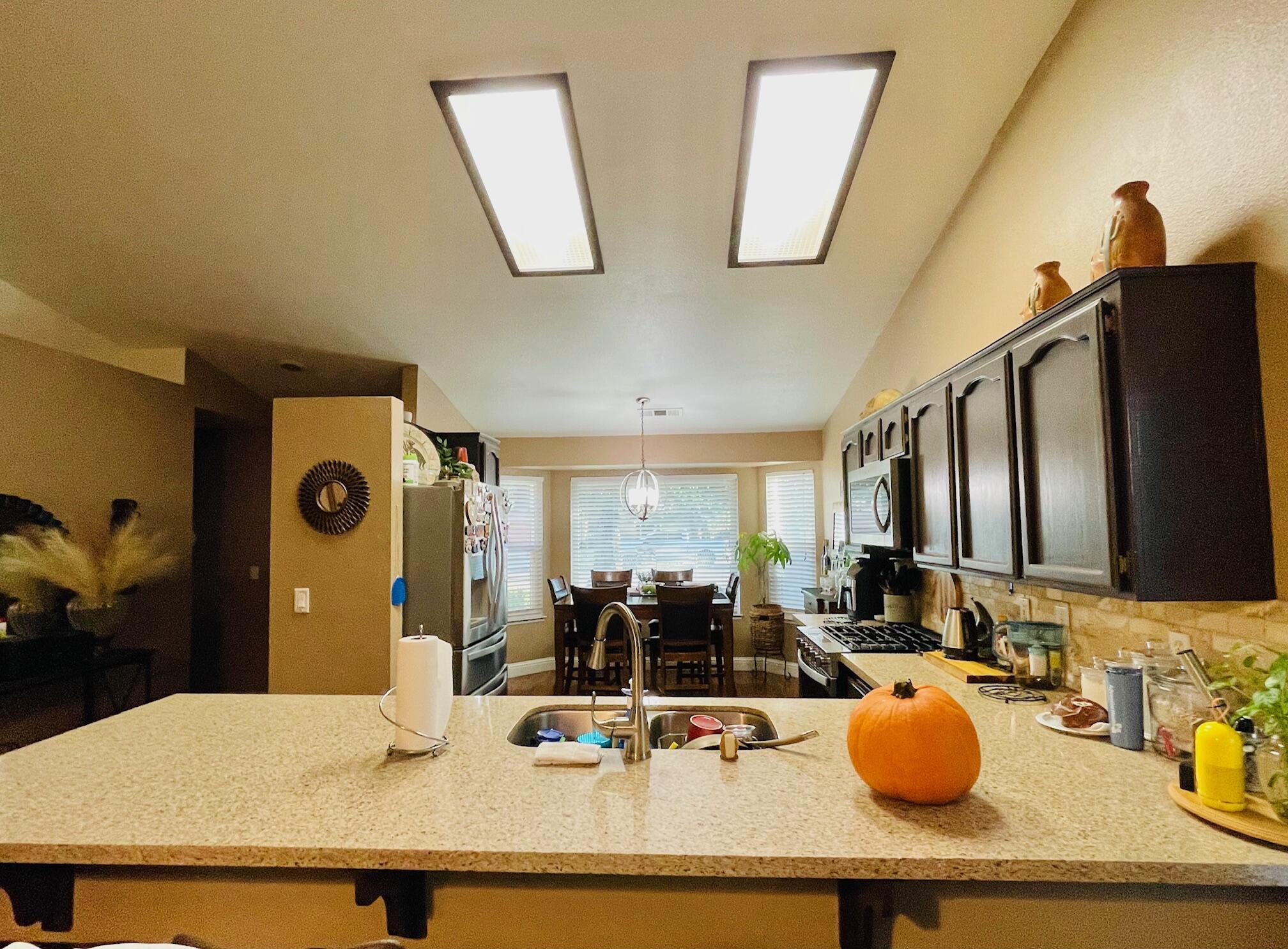 314 W Greg St, Farmersville, CA 93223