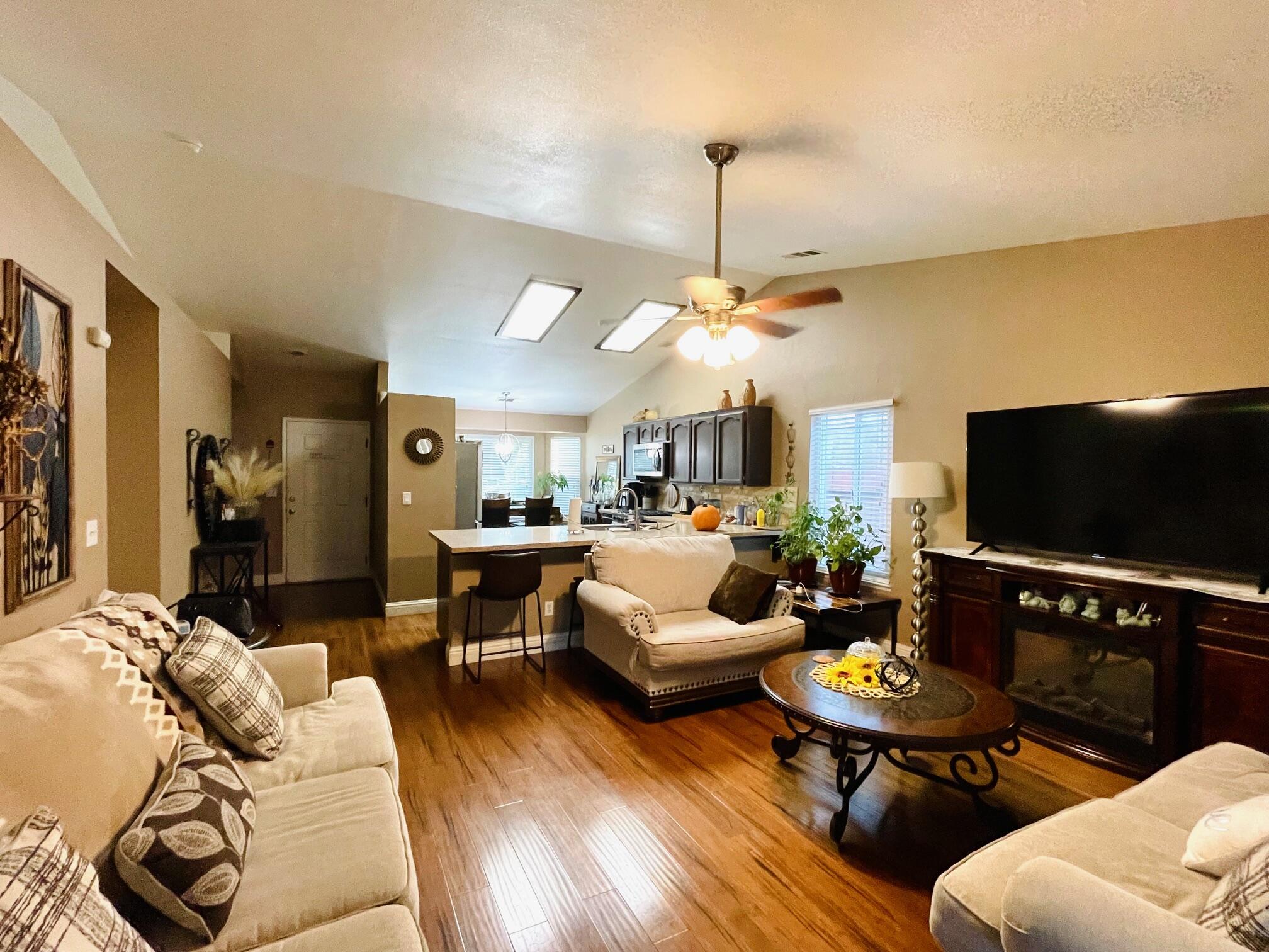314 W Greg St, Farmersville, CA 93223