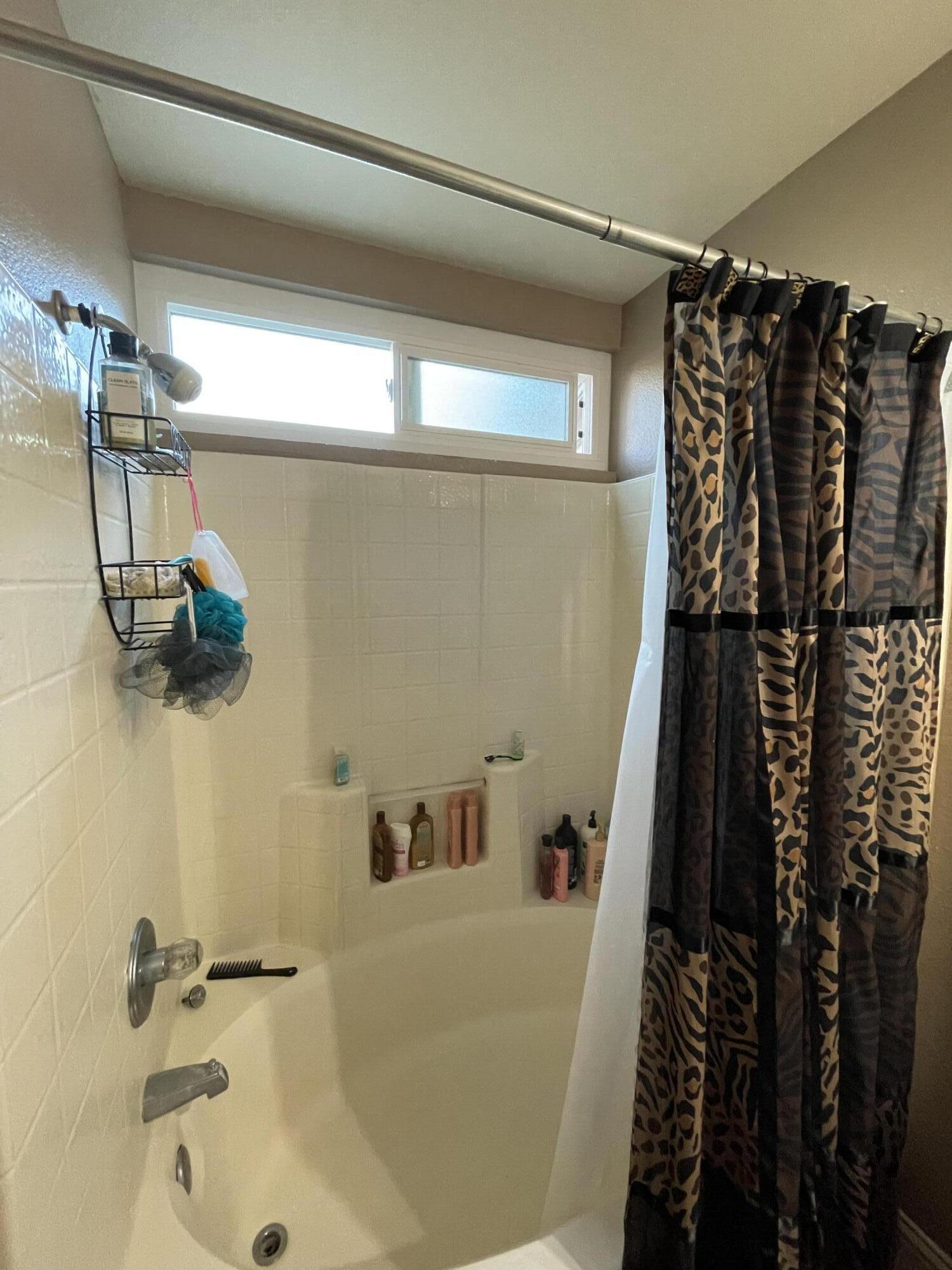 314 W Greg St, Farmersville, CA 93223