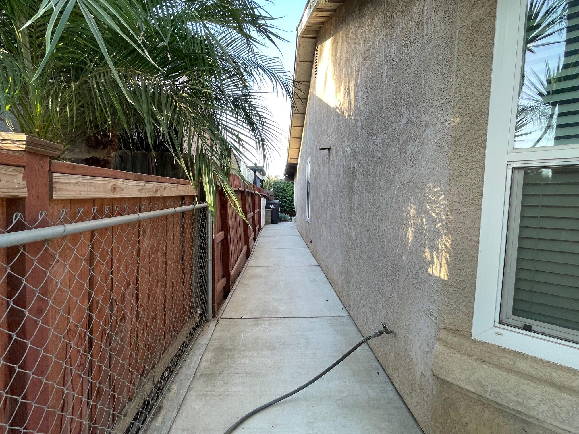 314 W Greg St, Farmersville, CA 93223