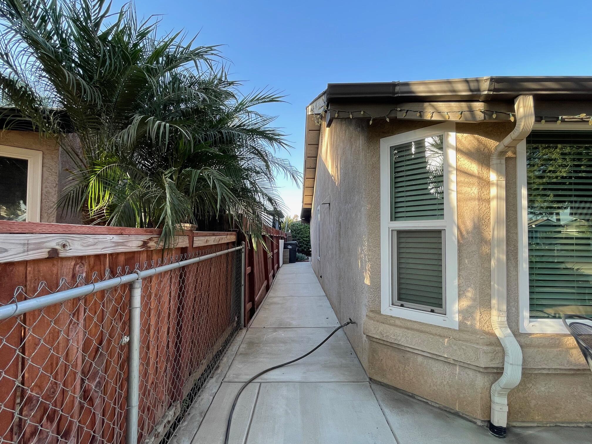 314 W Greg St, Farmersville, CA 93223