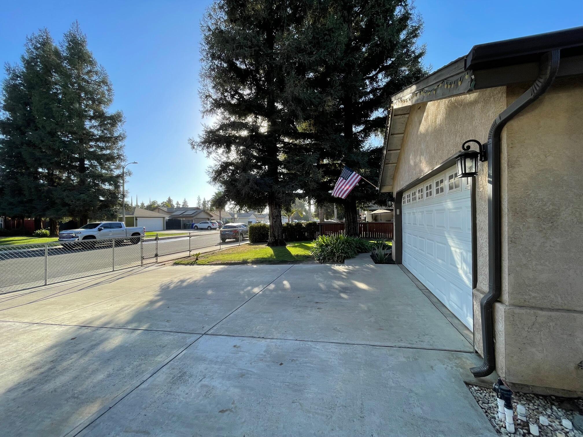 314 W Greg St, Farmersville, CA 93223