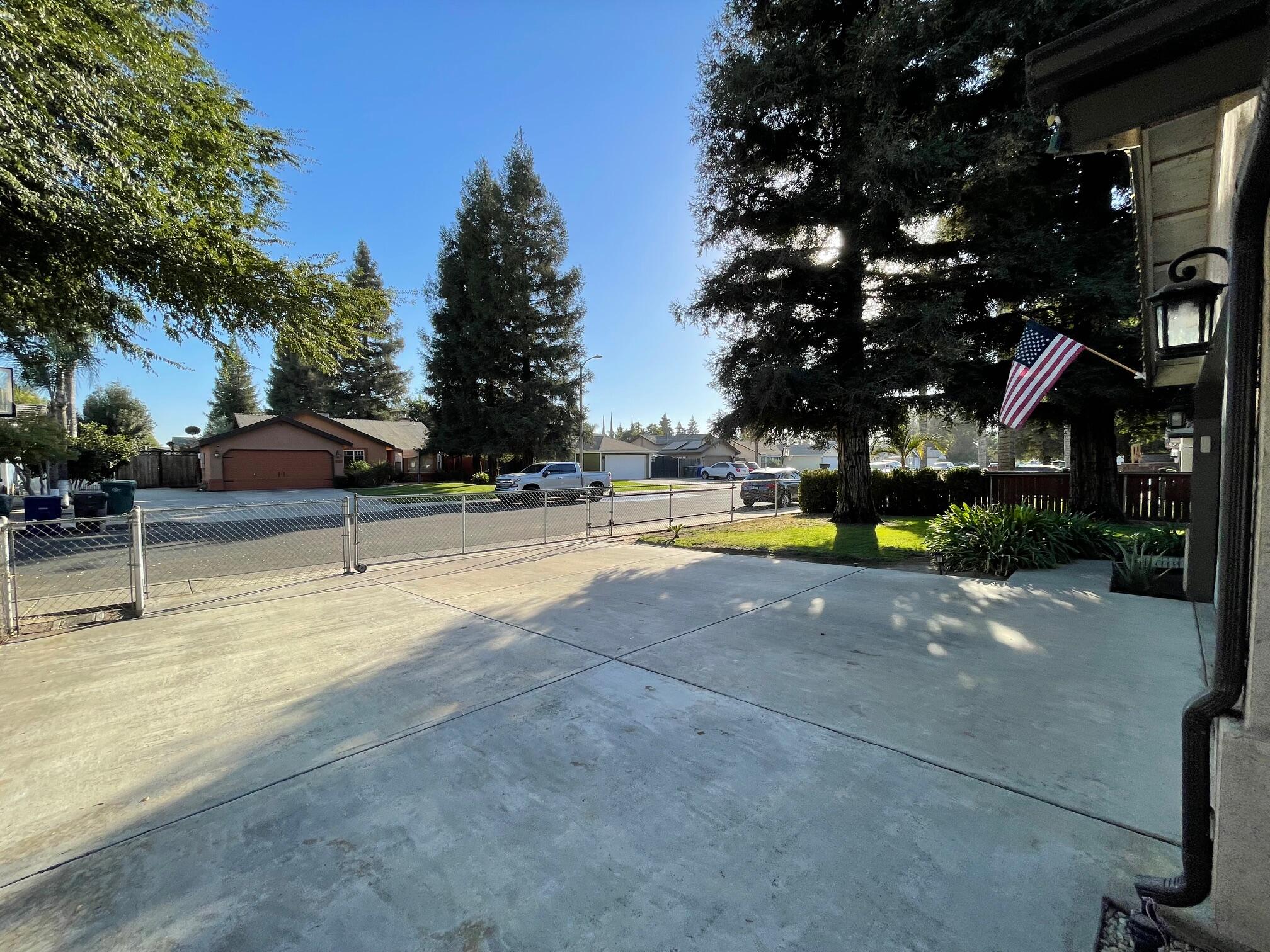 314 W Greg St, Farmersville, CA 93223