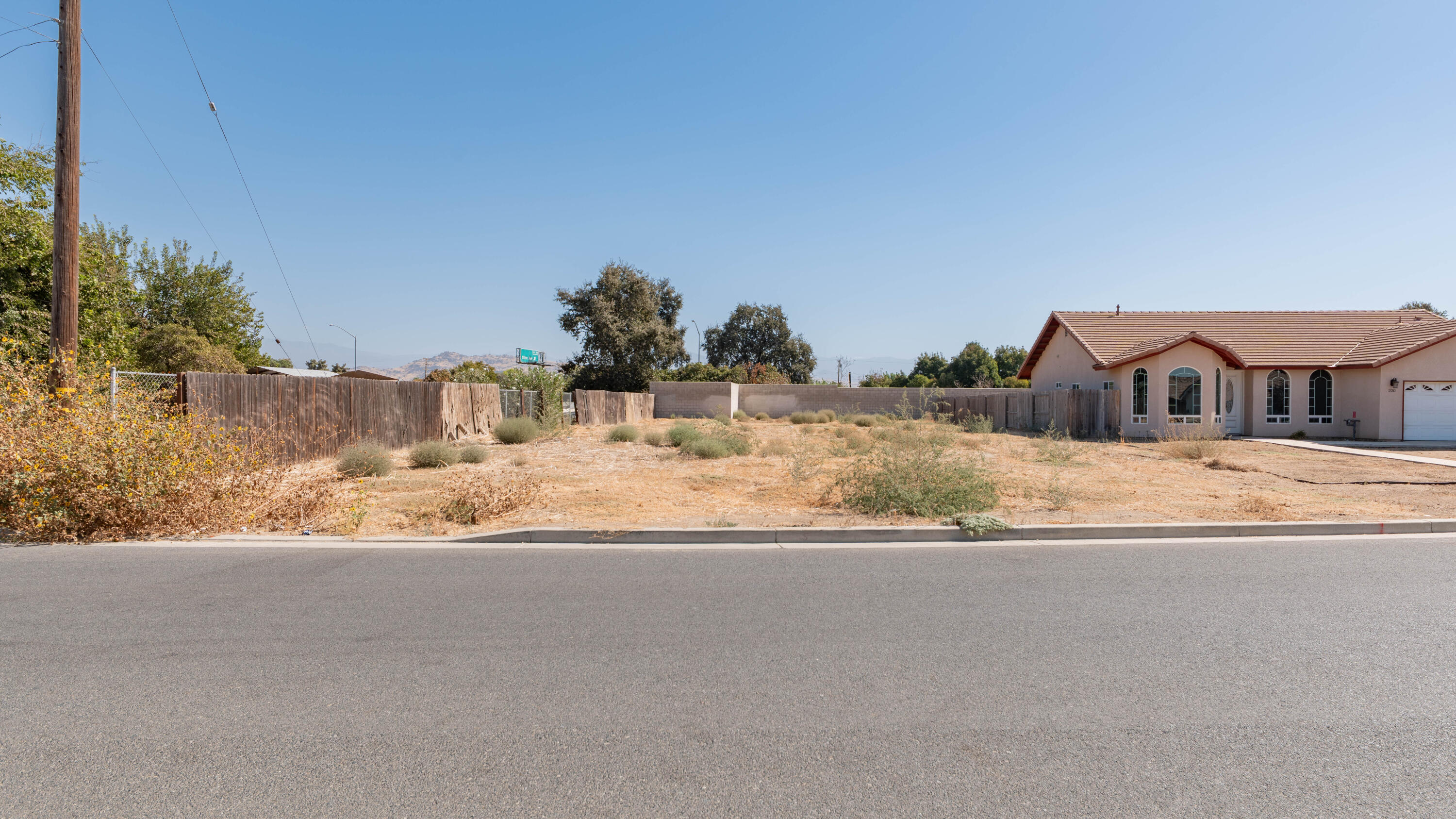 230 S Cobb St, Porterville, CA 93257