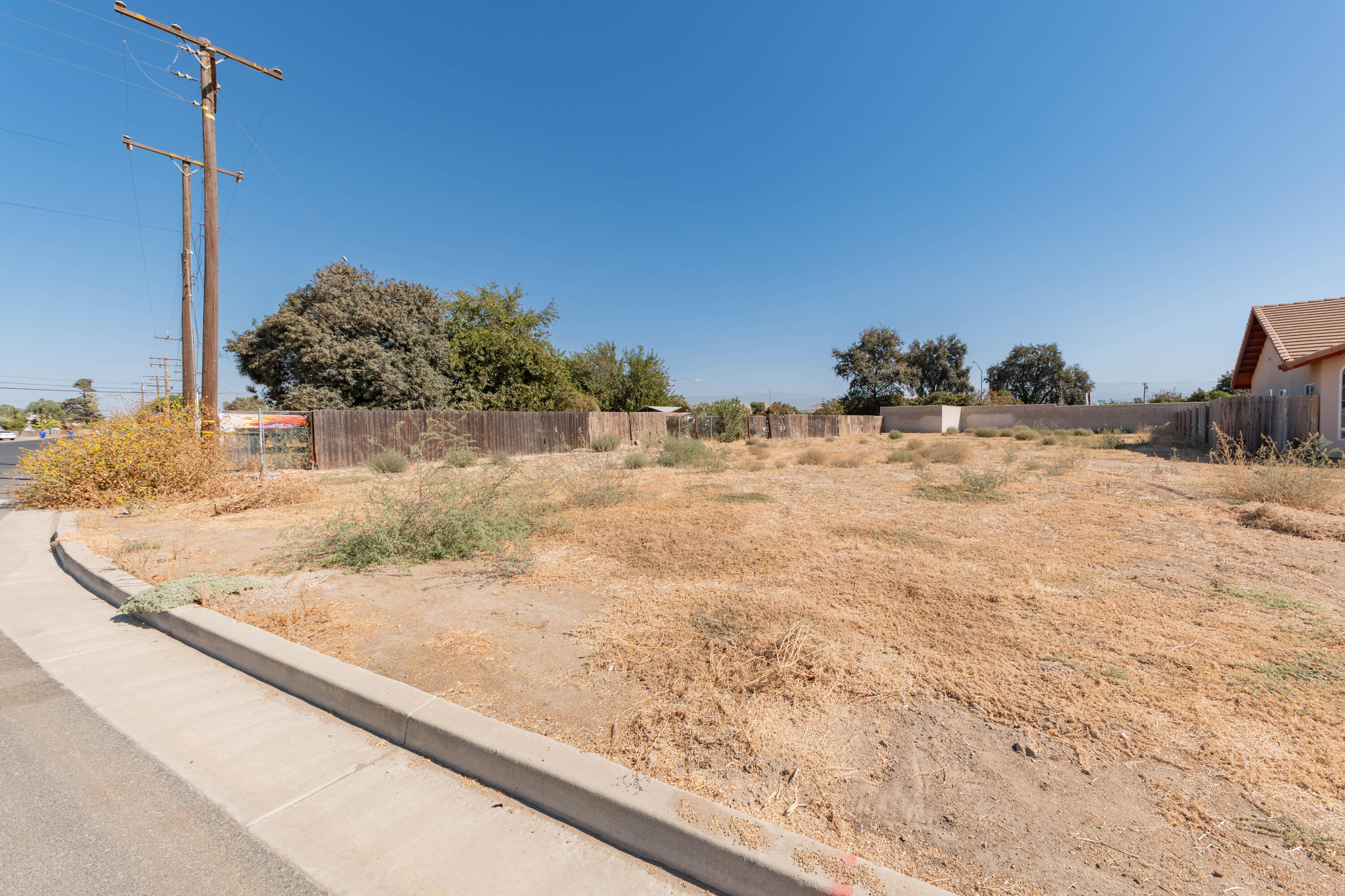 230 S Cobb St, Porterville, CA 93257
