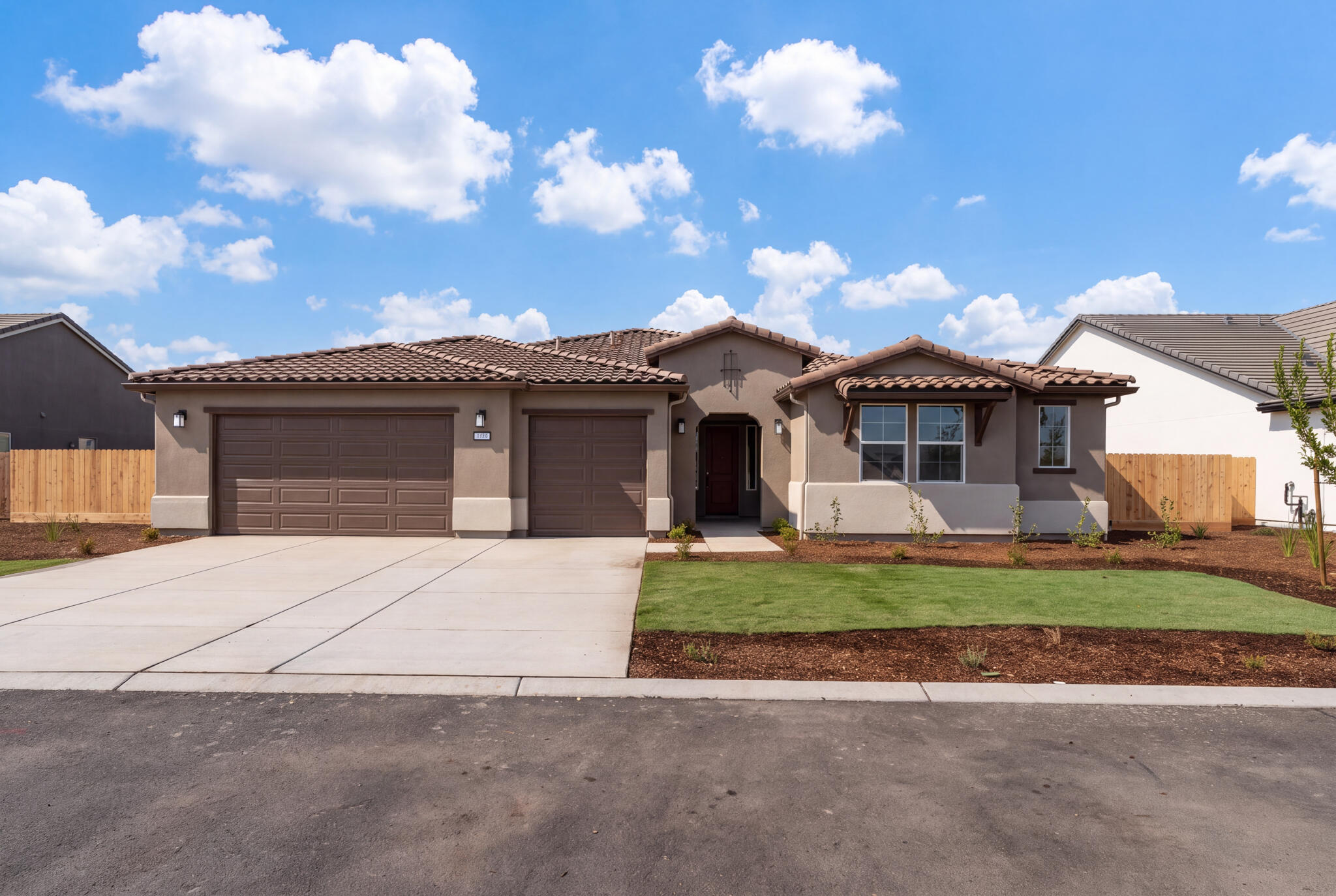 6619 W Wood Dr, Visalia, CA 93277