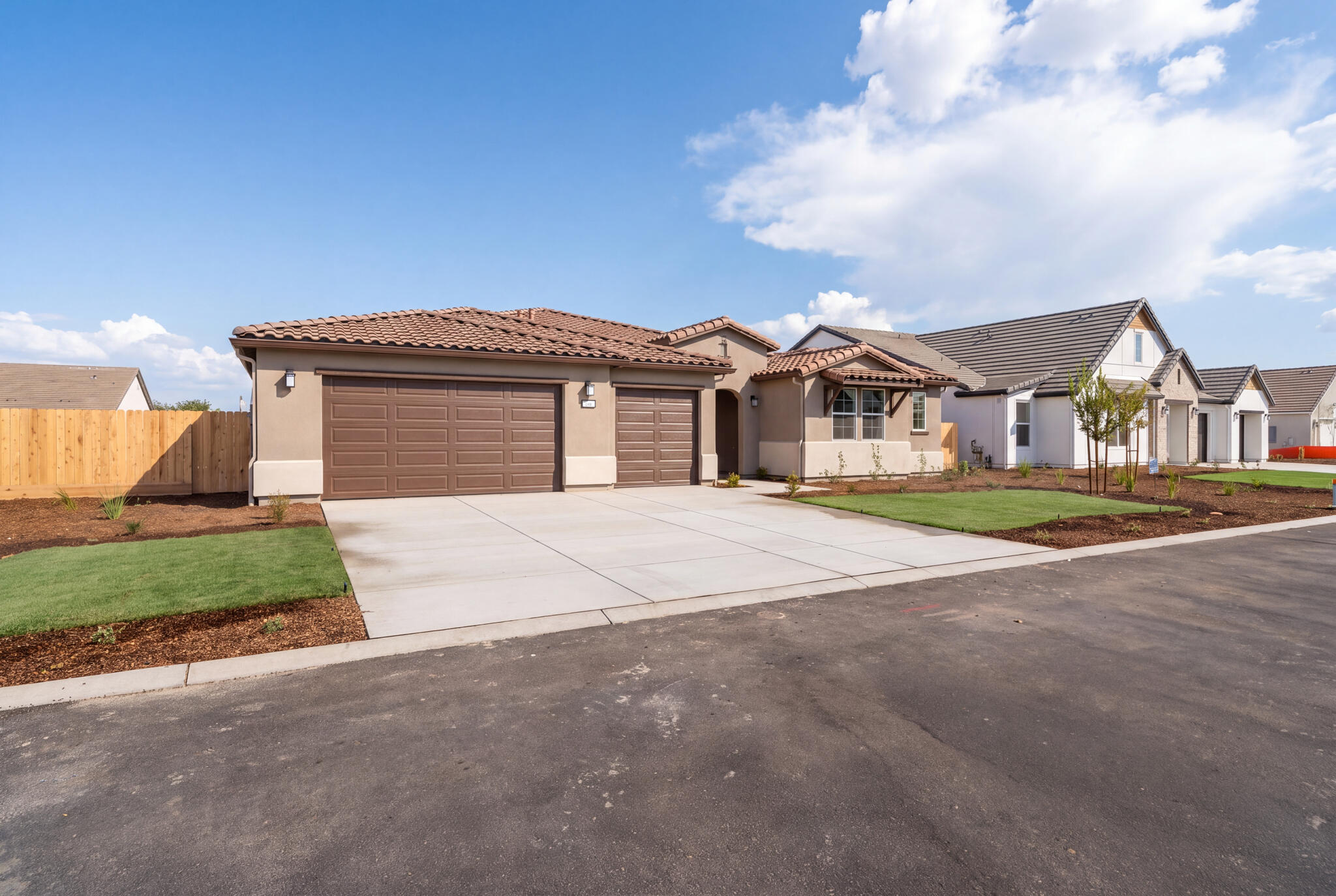 6619 W Wood Dr, Visalia, CA 93277