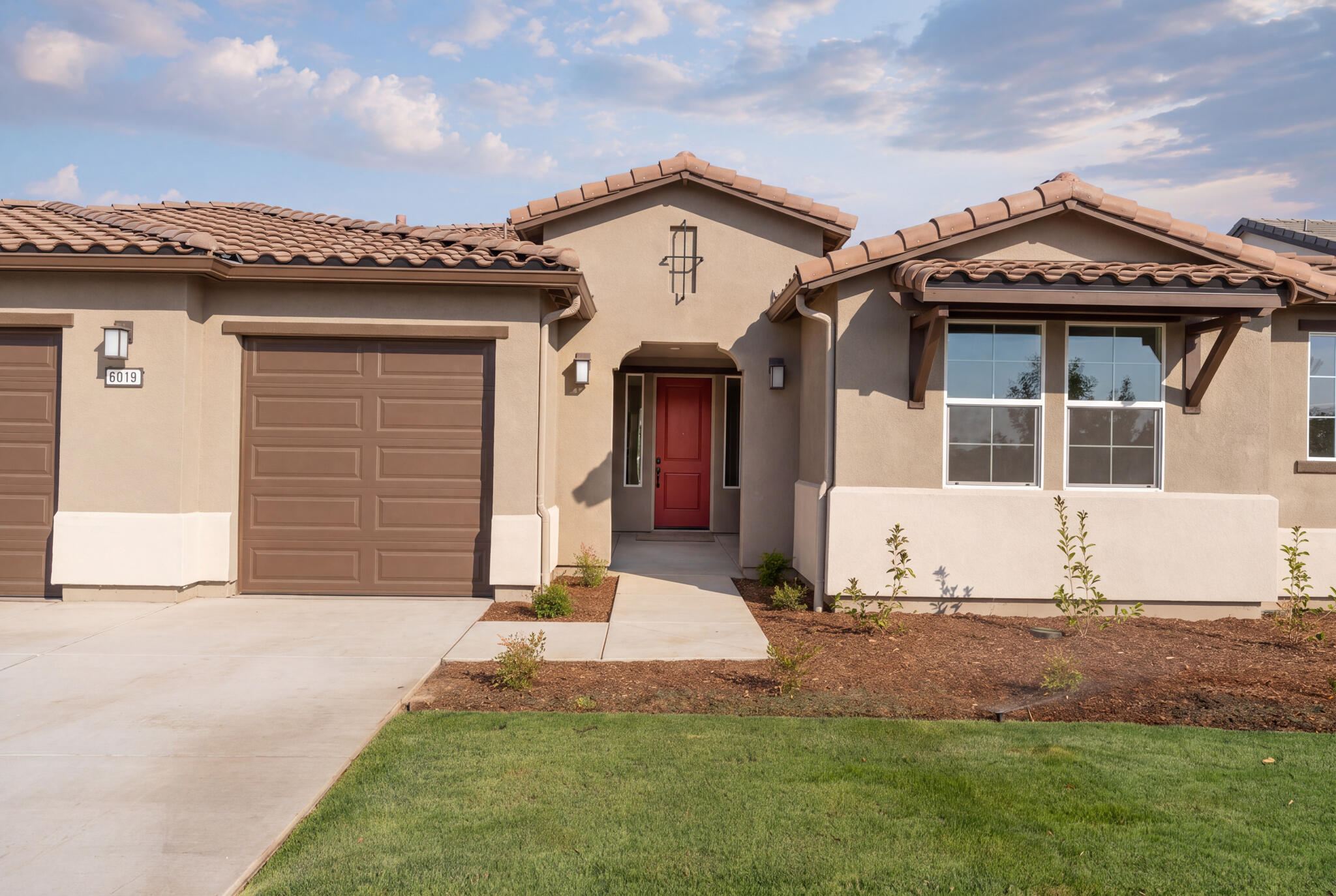 6619 W Wood Dr, Visalia, CA 93277