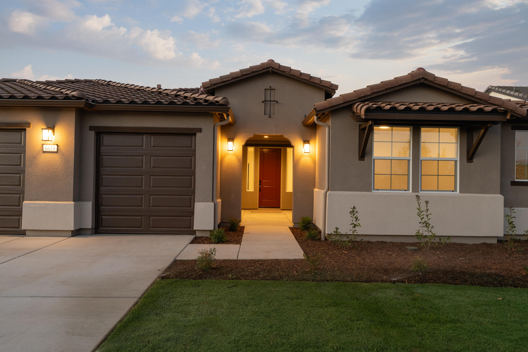 6619 W Wood Dr, Visalia, CA 93277