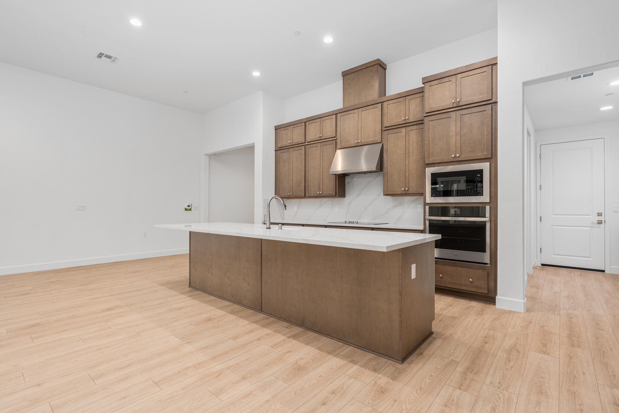 6619 W Wood Dr, Visalia, CA 93277