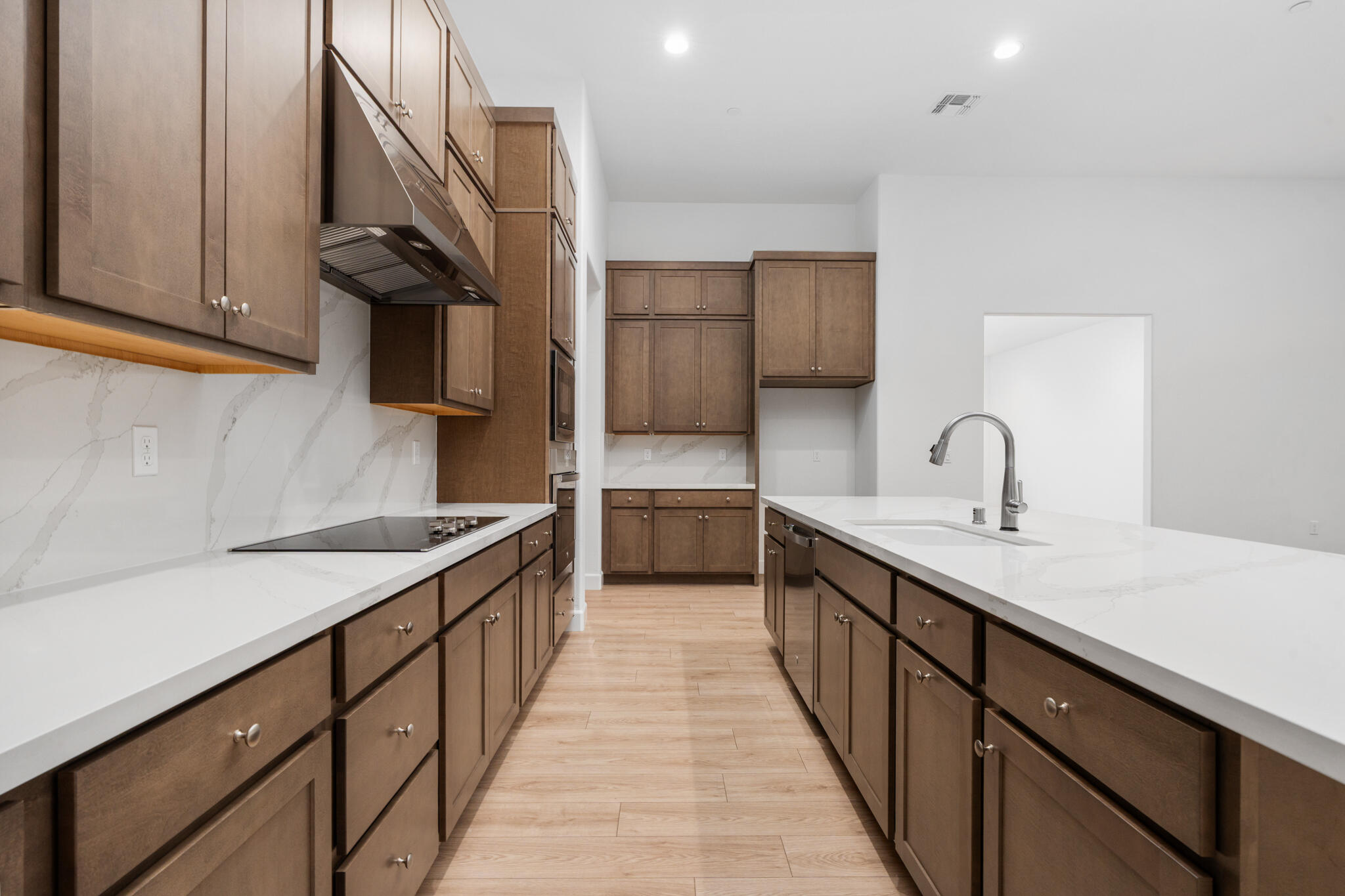 6619 W Wood Dr, Visalia, CA 93277