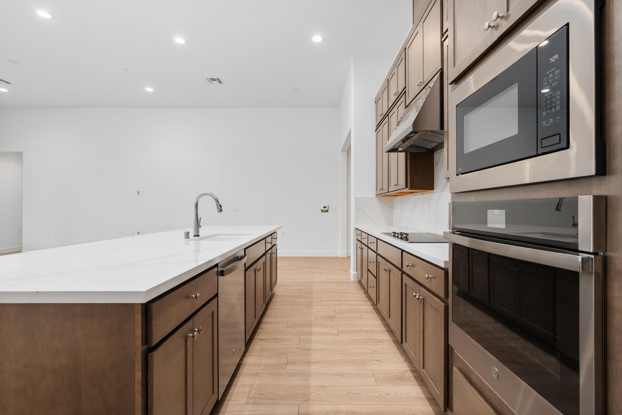 6619 W Wood Dr, Visalia, CA 93277