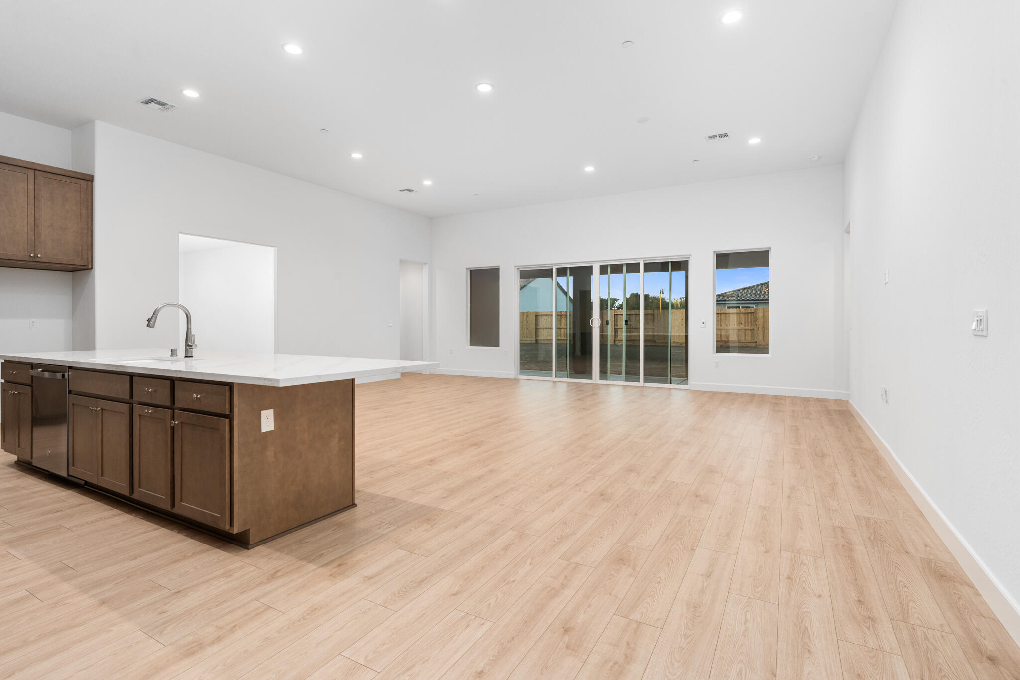 6619 W Wood Dr, Visalia, CA 93277