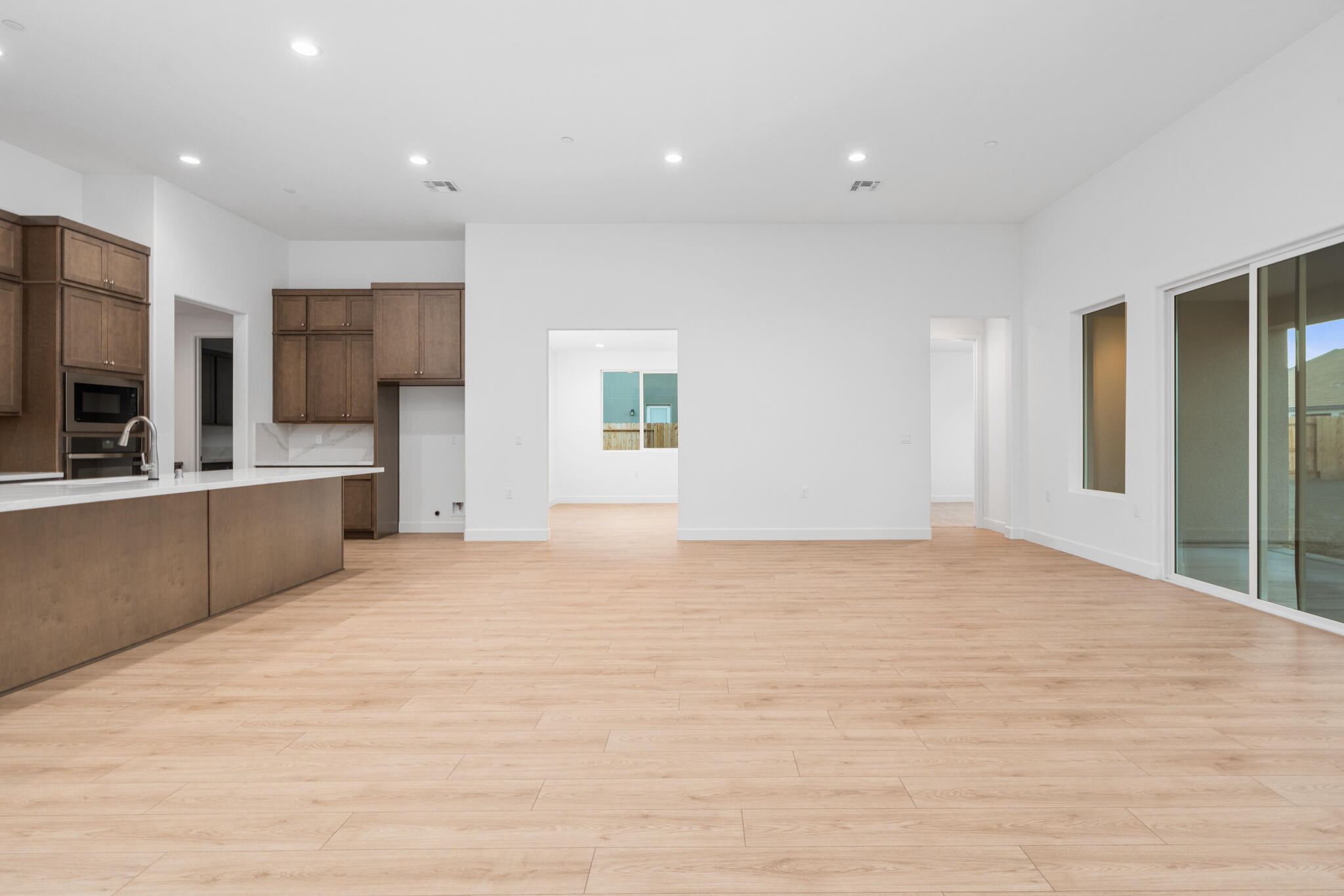 6619 W Wood Dr, Visalia, CA 93277