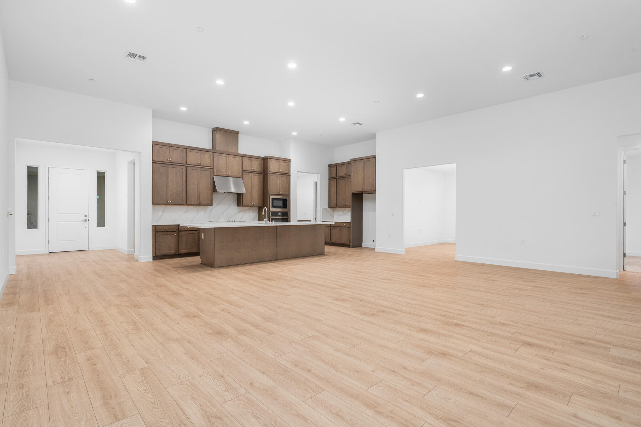 6619 W Wood Dr, Visalia, CA 93277