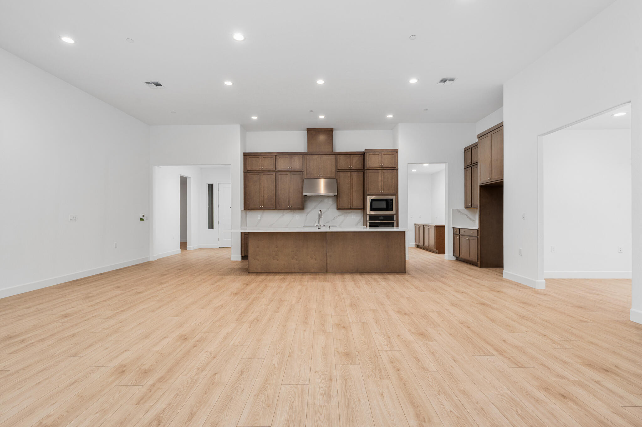 6619 W Wood Dr, Visalia, CA 93277