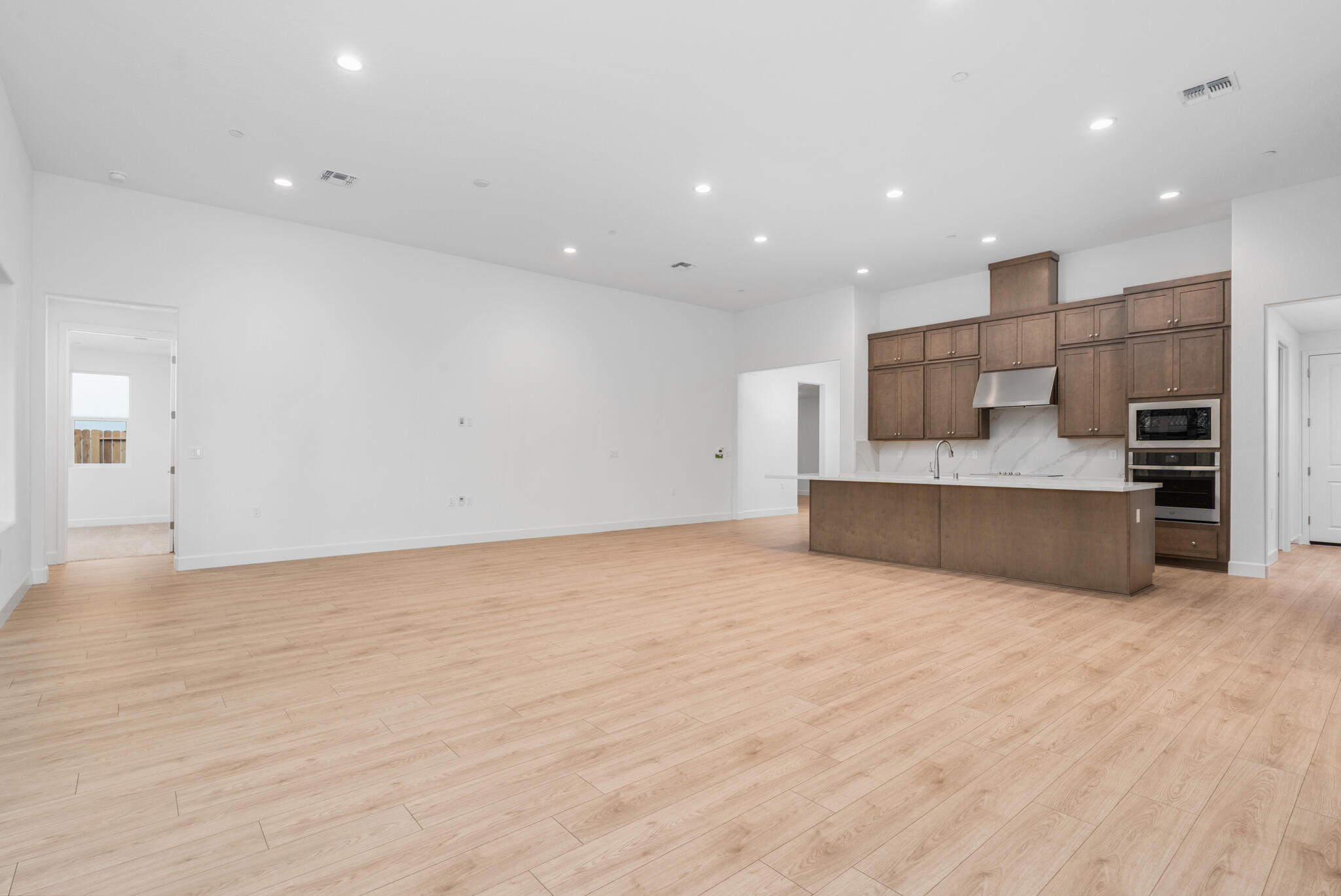 6619 W Wood Dr, Visalia, CA 93277