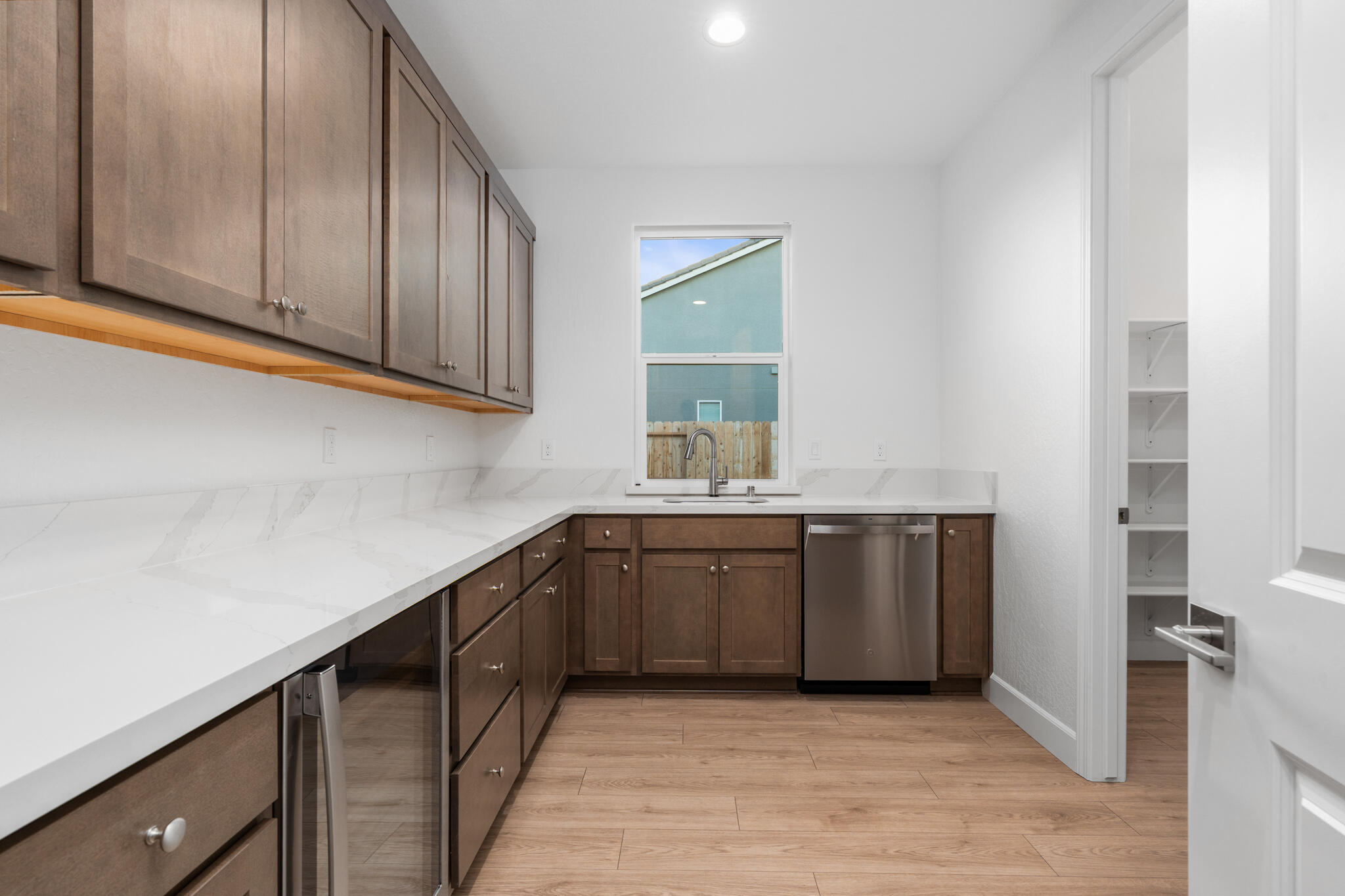 6619 W Wood Dr, Visalia, CA 93277