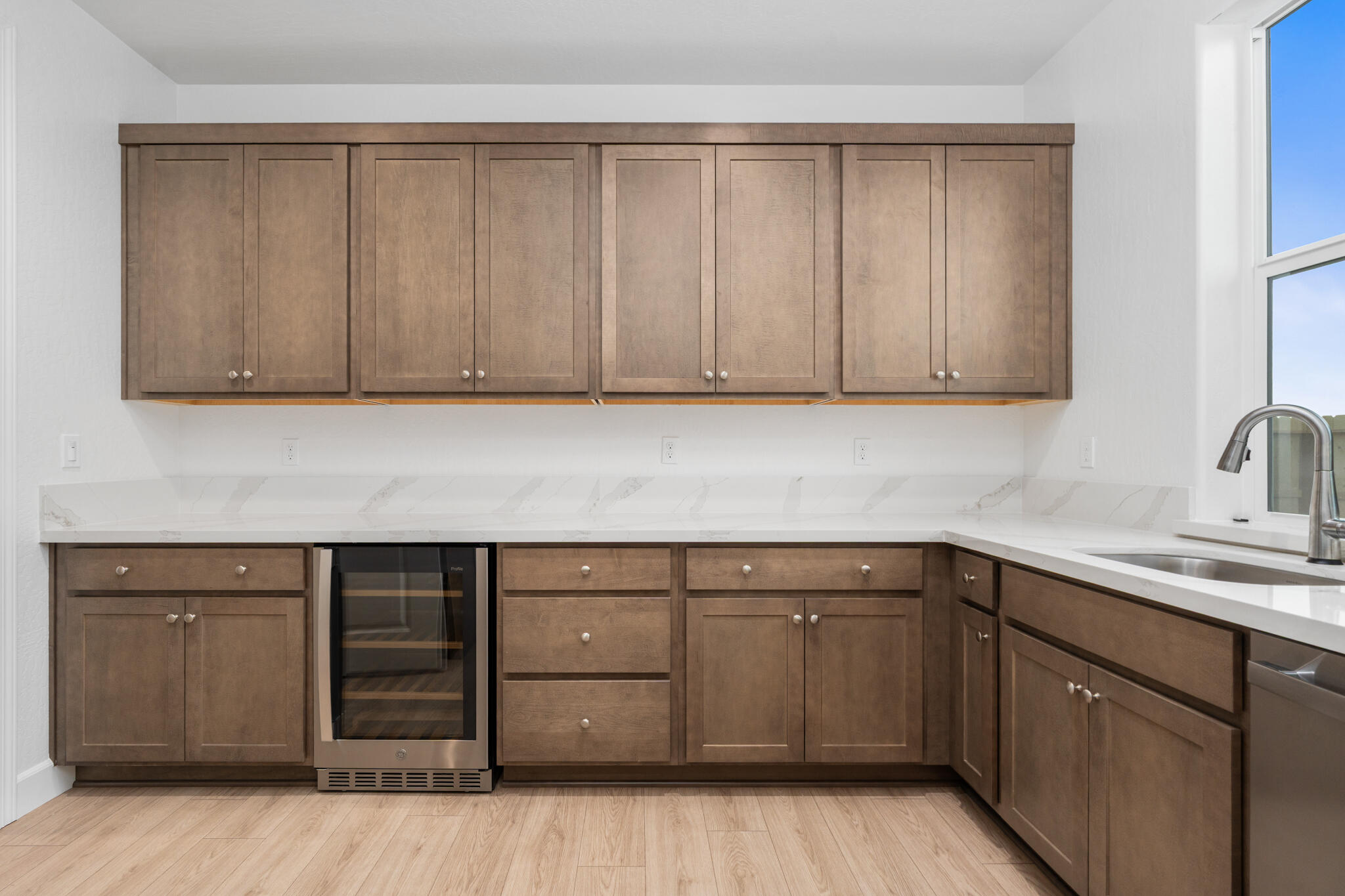 6619 W Wood Dr, Visalia, CA 93277