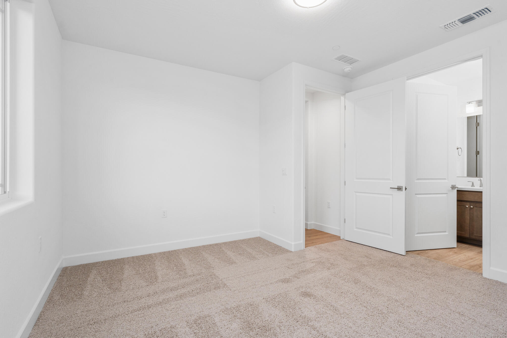 6619 W Wood Dr, Visalia, CA 93277