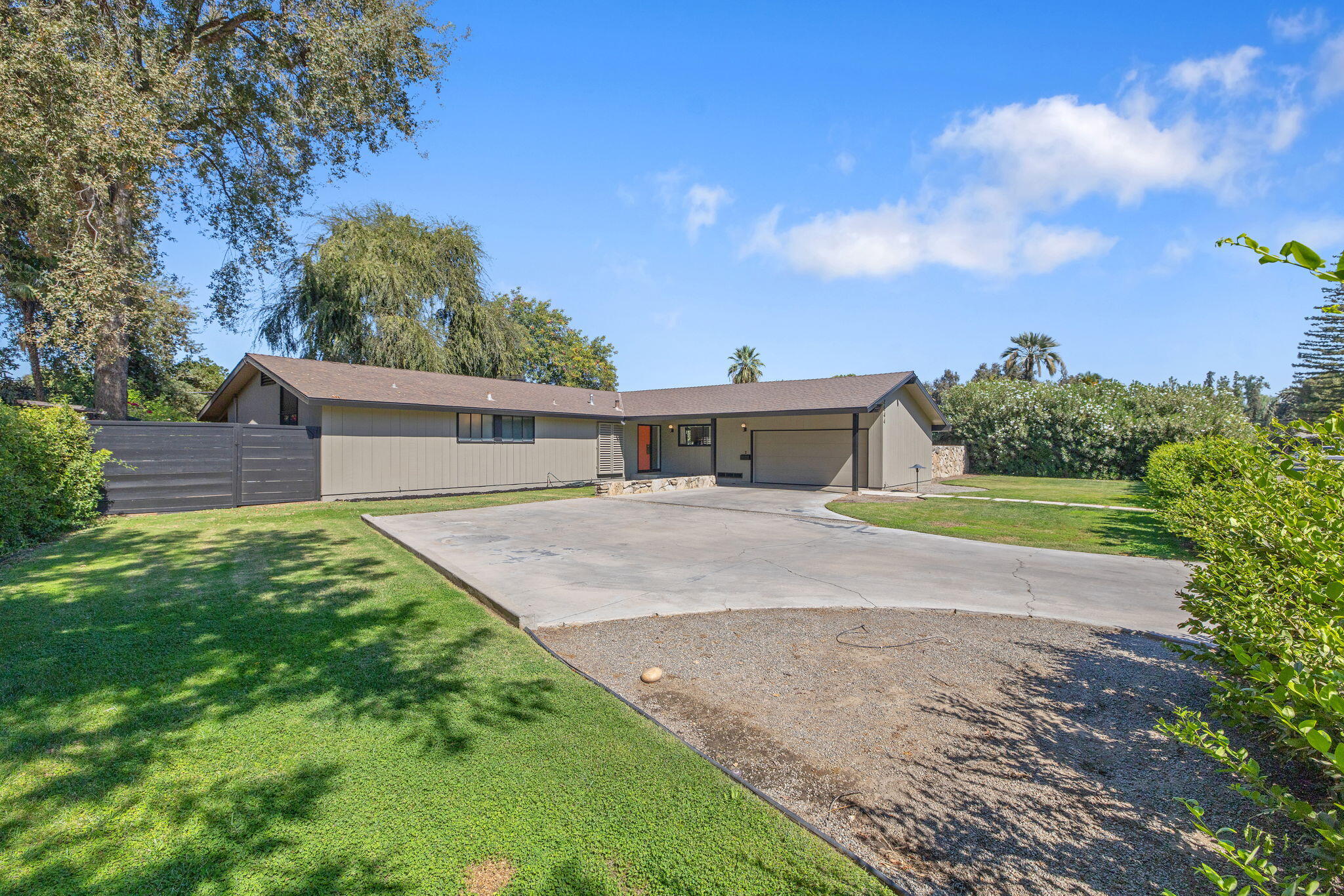 2544 W Keogh Ave, Visalia, CA 93291