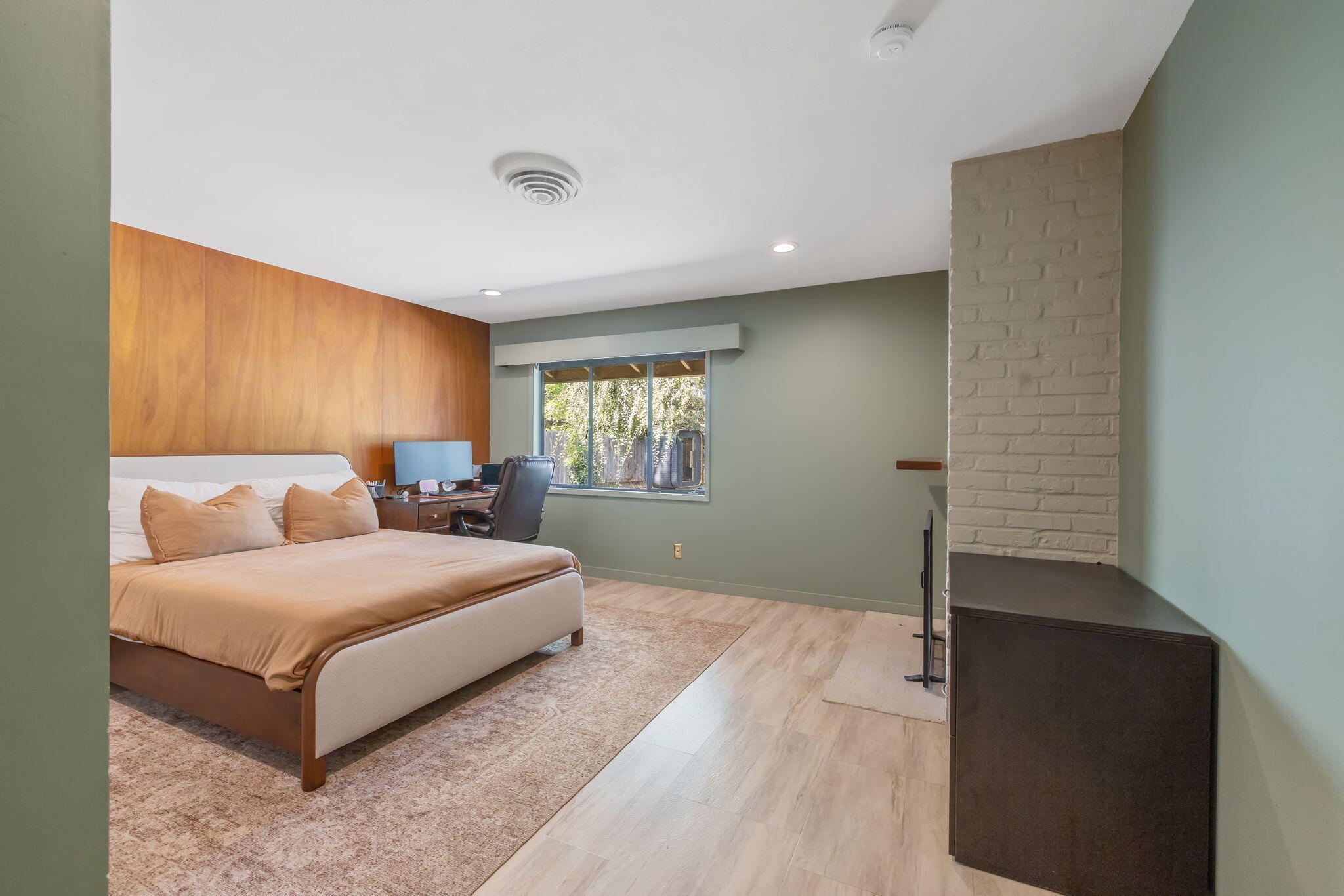 2544 W Keogh Ave, Visalia, CA 93291