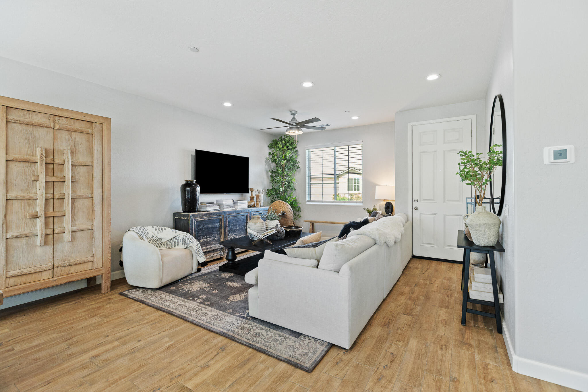 3933 W Nellis Ave, Visalia, CA 93277