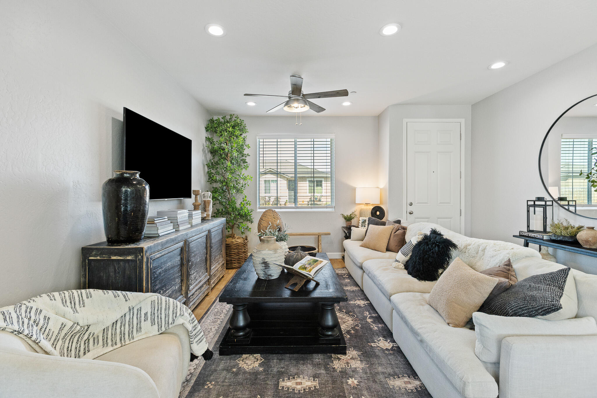 3933 W Nellis Ave, Visalia, CA 93277