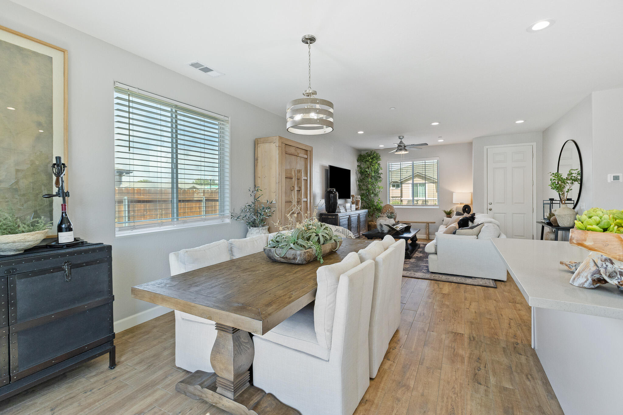 3933 W Nellis Ave, Visalia, CA 93277