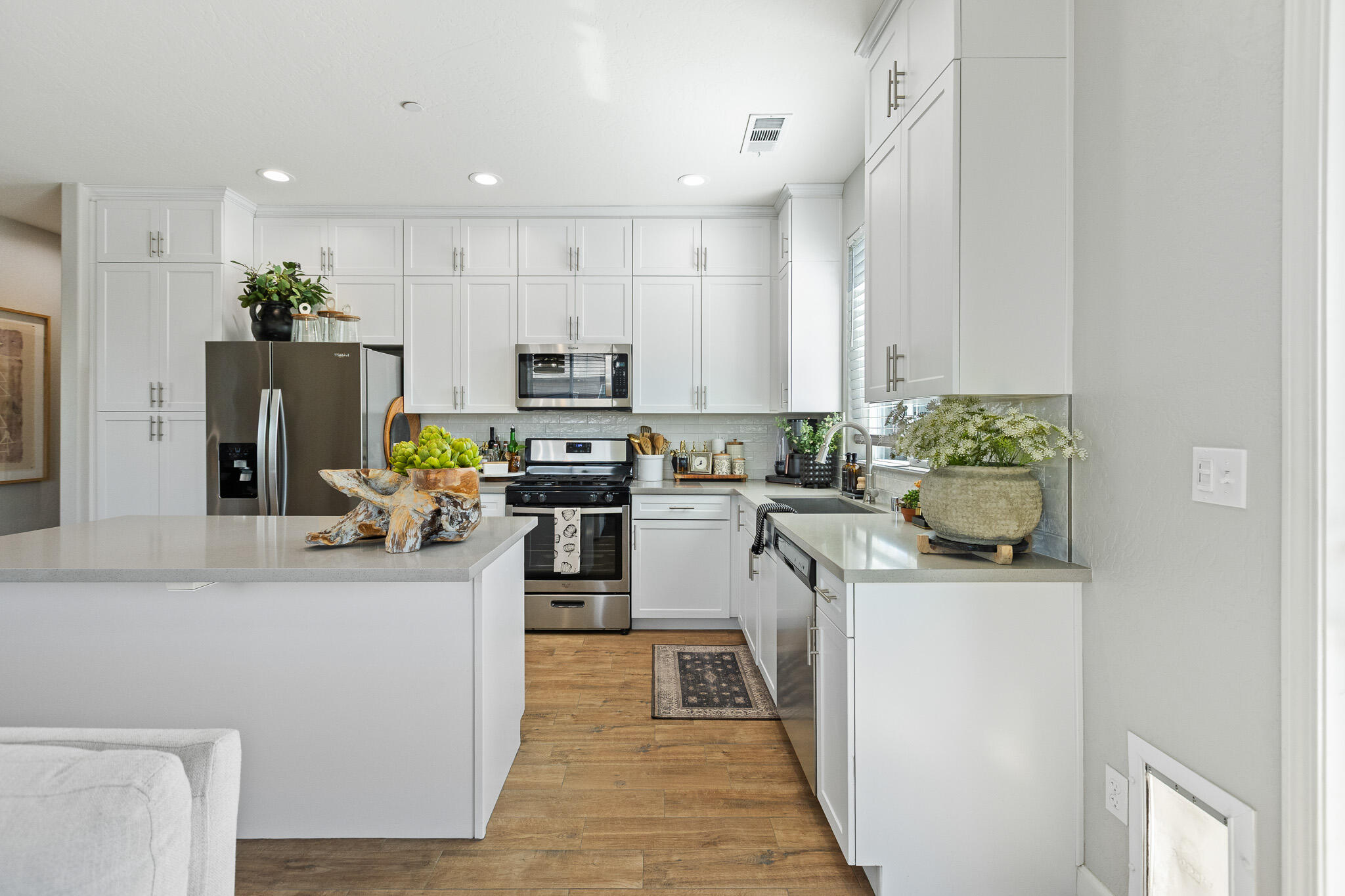 3933 W Nellis Ave, Visalia, CA 93277