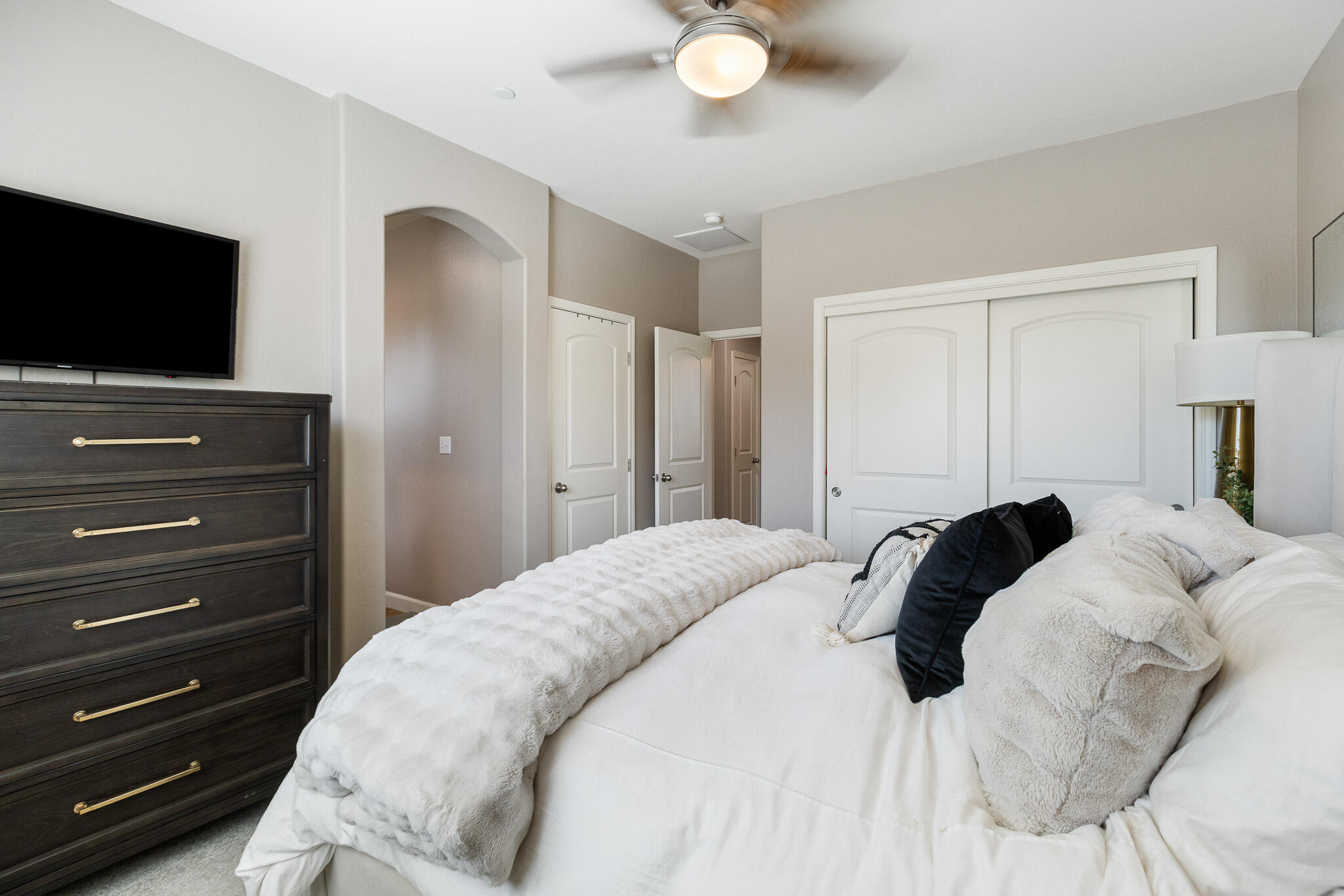 3933 W Nellis Ave, Visalia, CA 93277