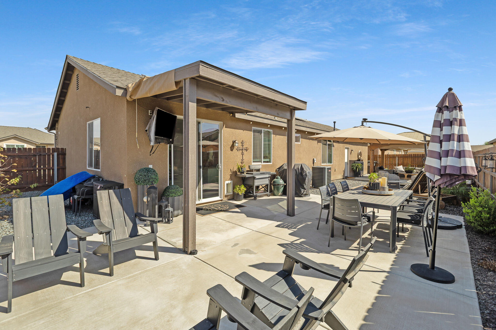3933 W Nellis Ave, Visalia, CA 93277