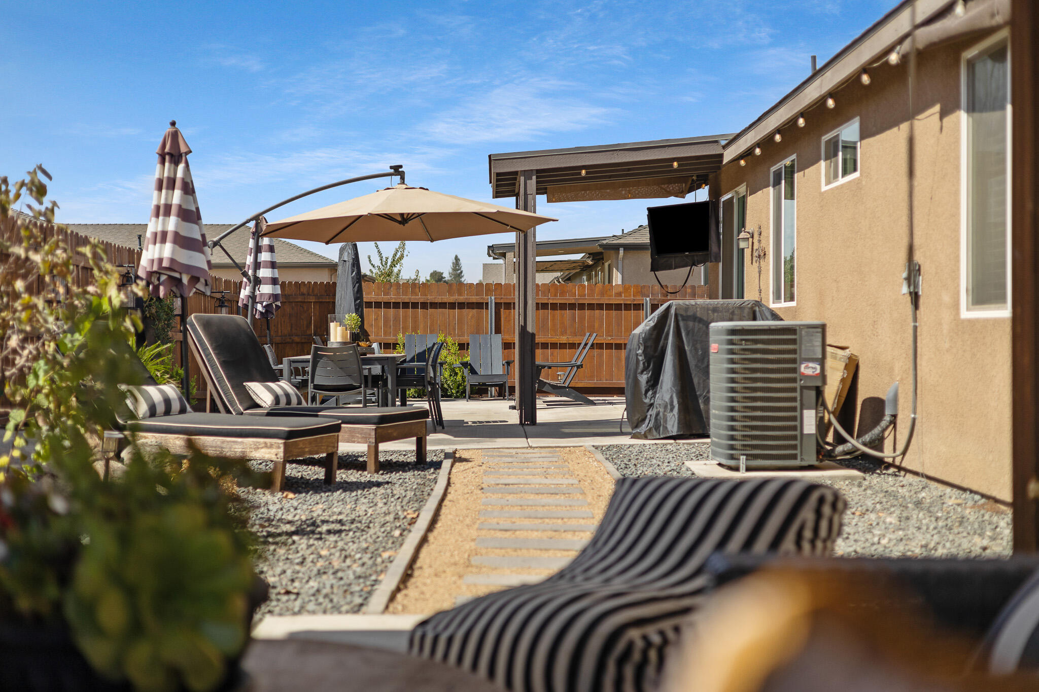 3933 W Nellis Ave, Visalia, CA 93277