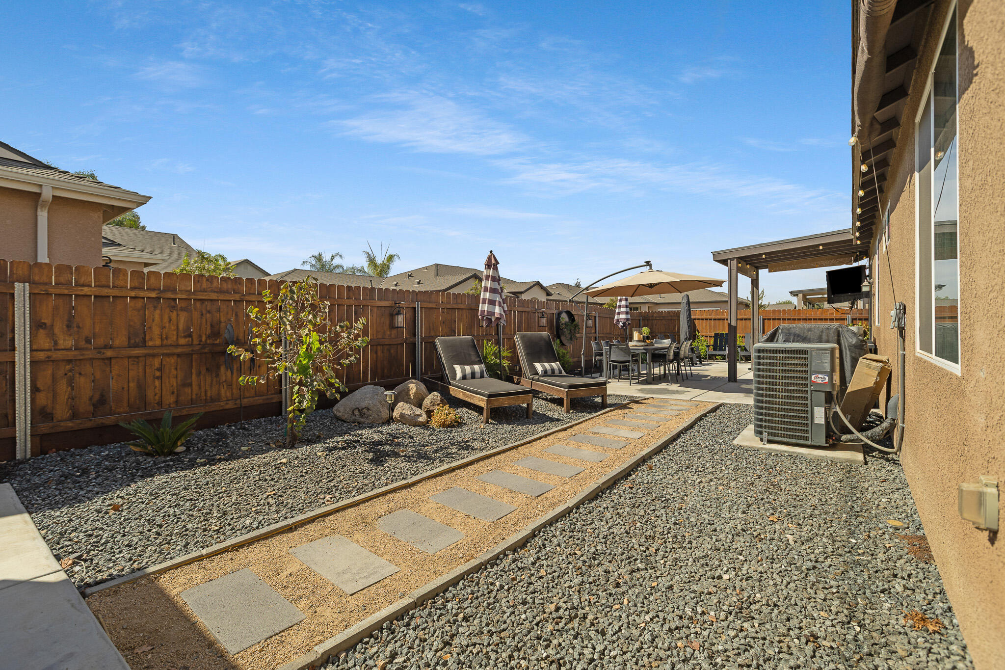 3933 W Nellis Ave, Visalia, CA 93277